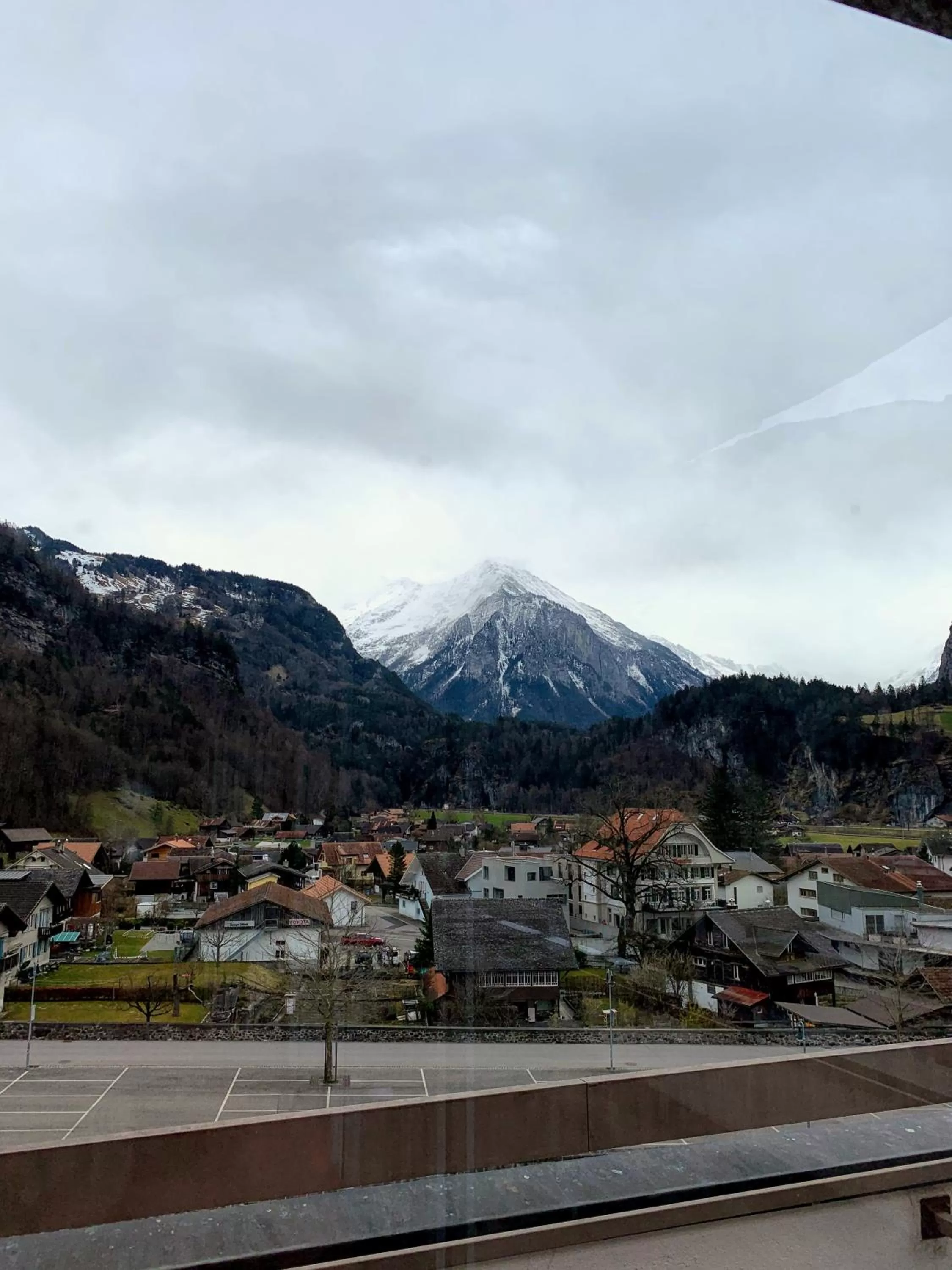 Hotel Sherlock Holmes & Khana Restaurant "nur 200 m zur Gondelbahn Hasliberg"
