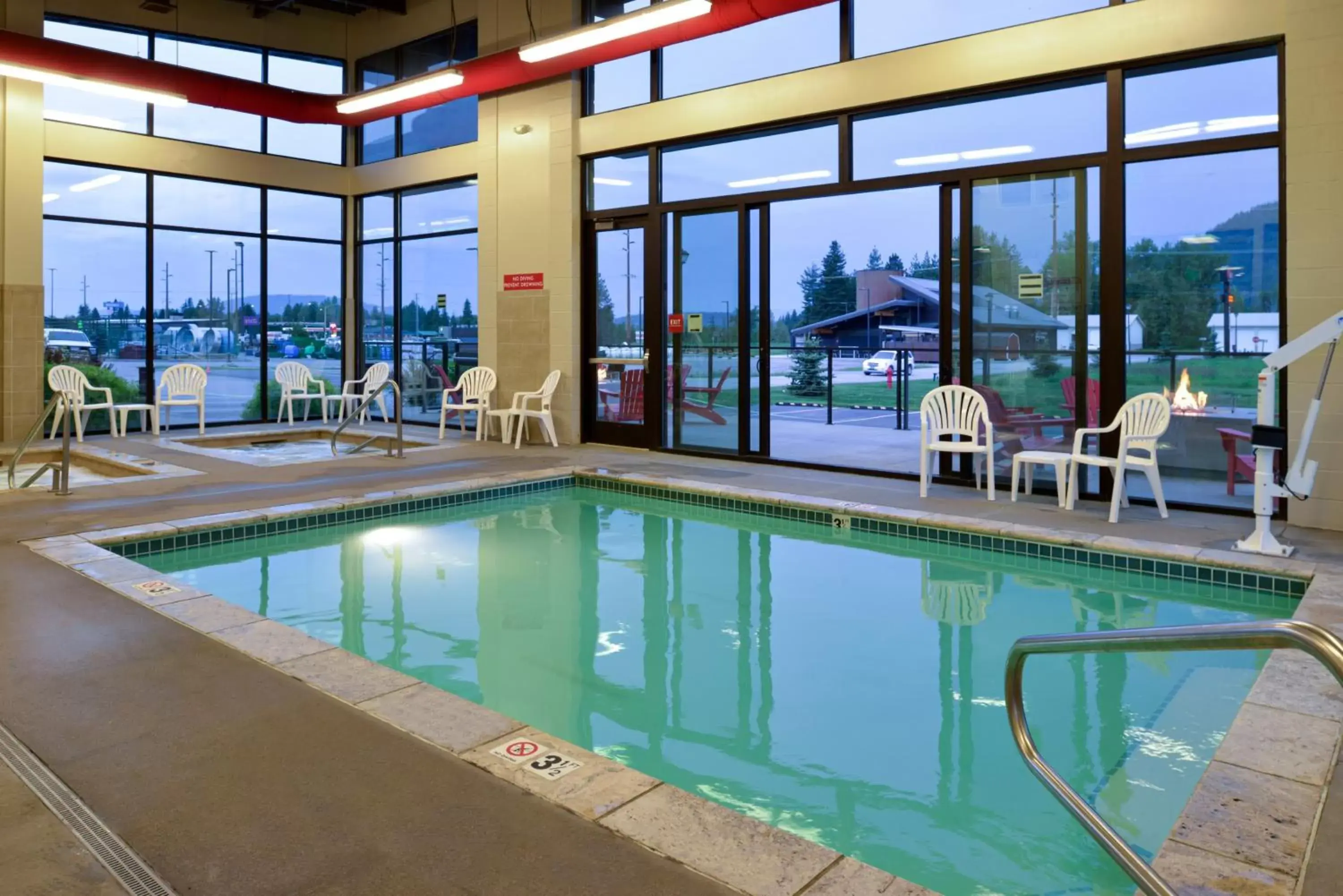 Patio, Swimming Pool in Hotel Ruby Sandpoint