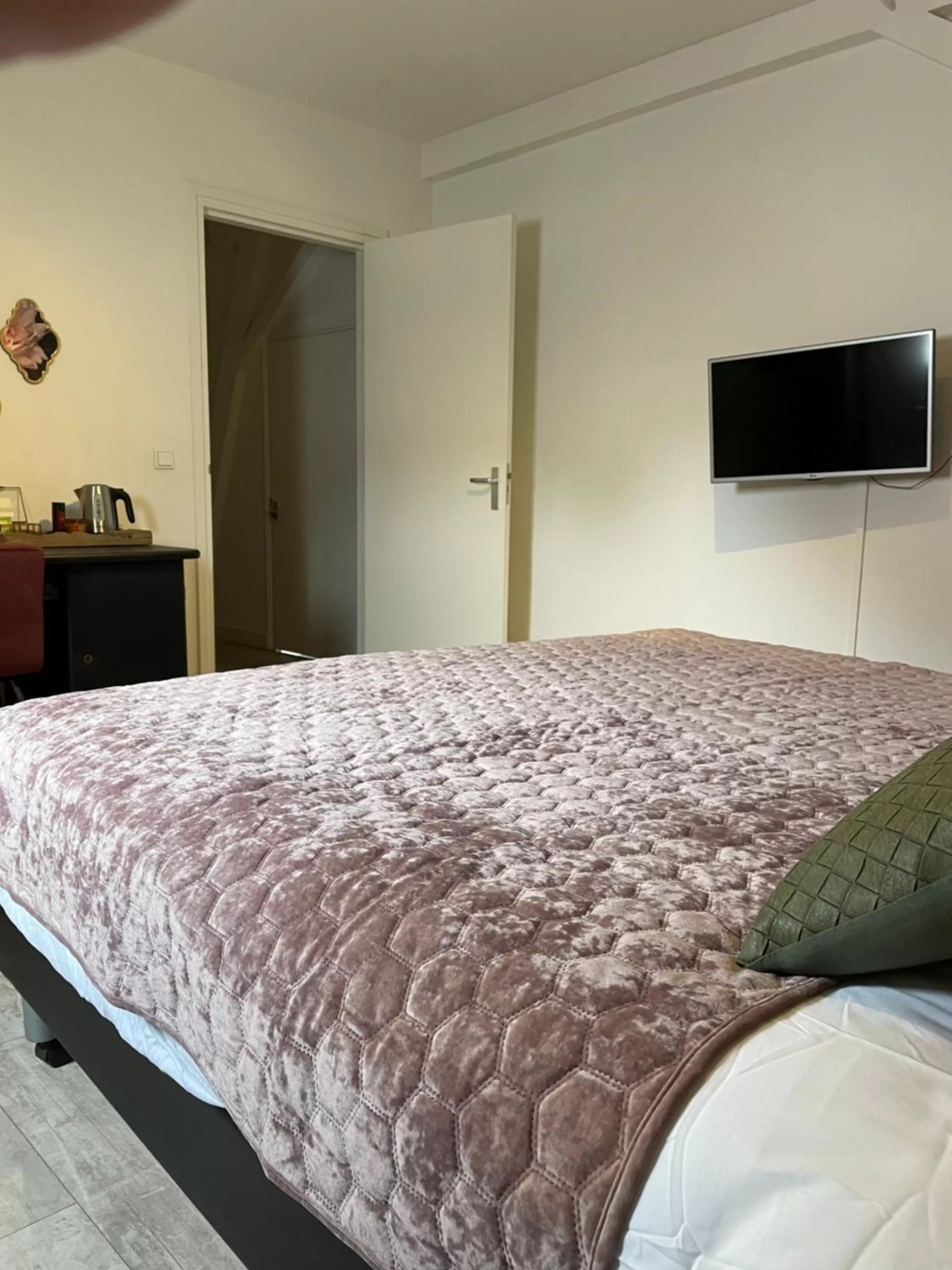 Bedroom, Bed in BnB Bruxelles - Studios & Apartments