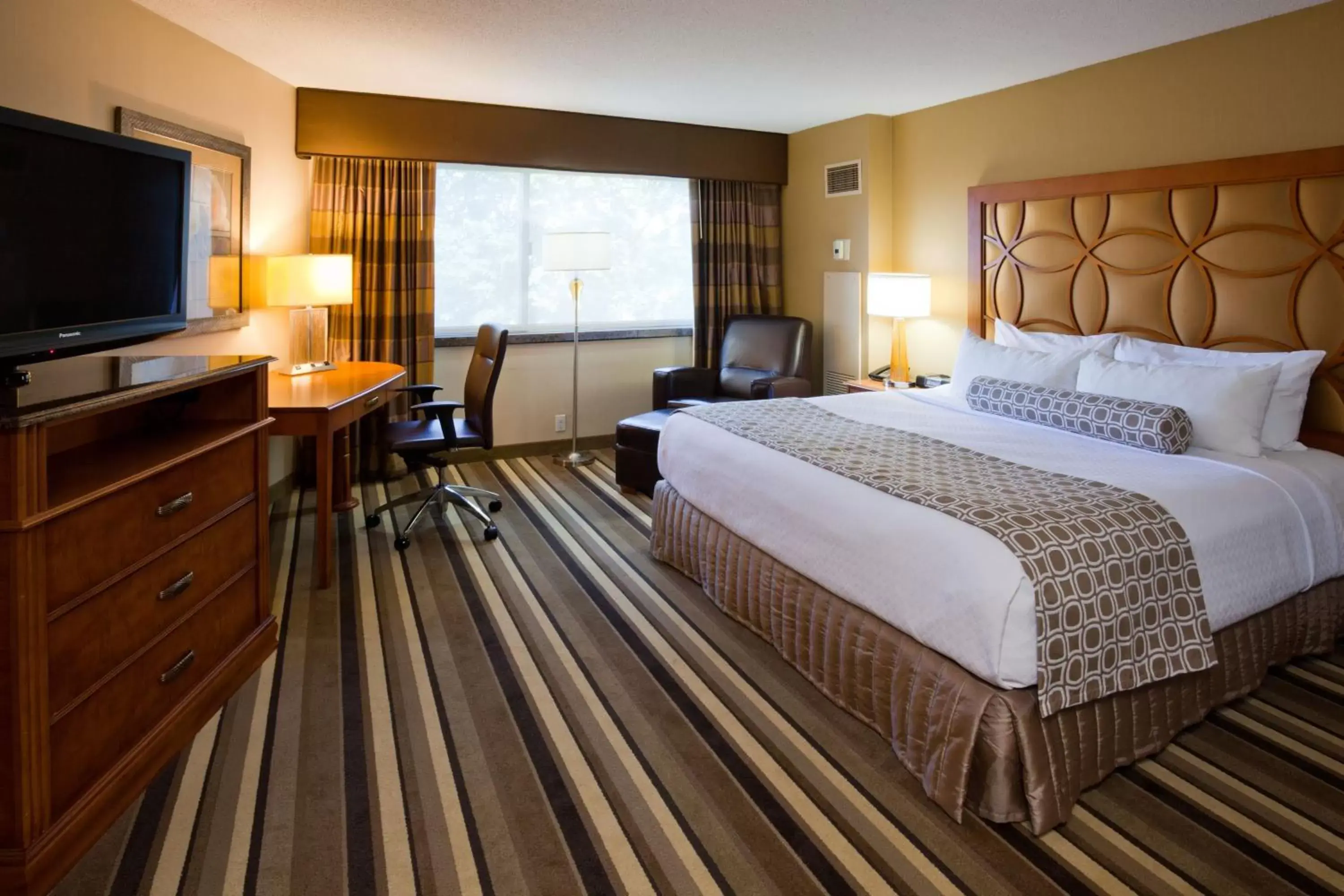 Photo of the whole room in Crowne Plaza Minneapolis West, an IHG Hotel