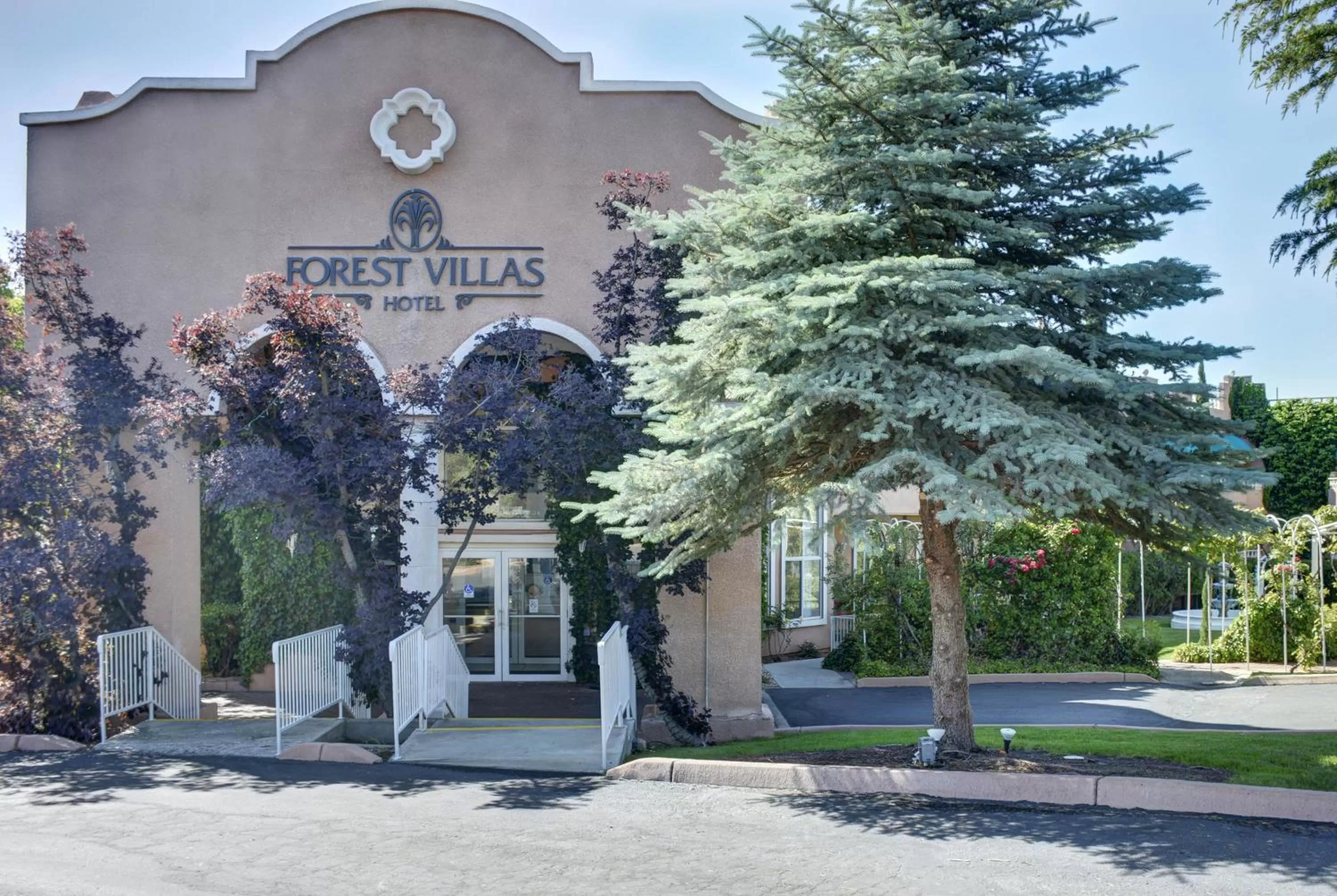 Facade/entrance in Forest Villas Hotel