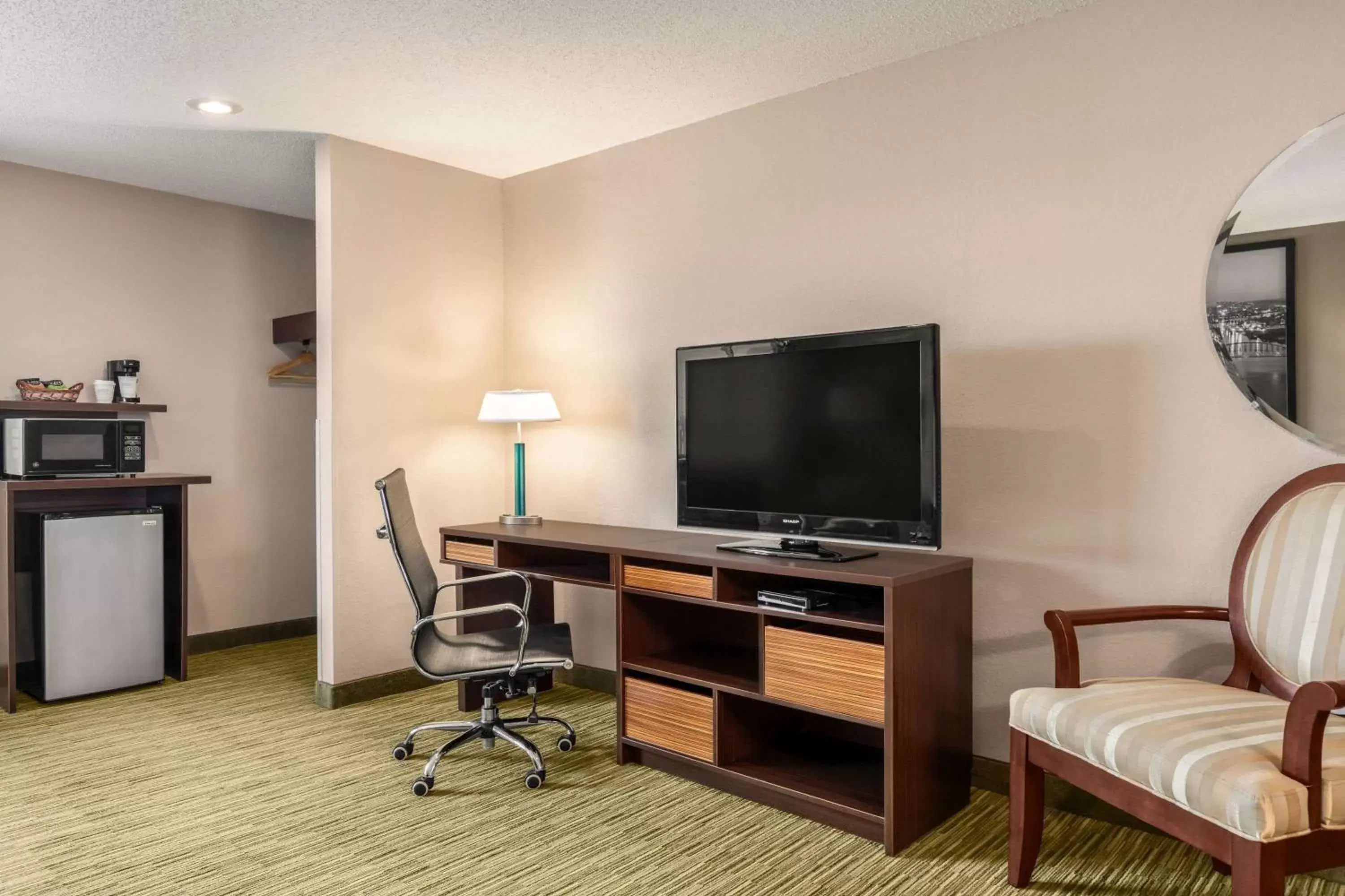 Photo of the whole room, TV/Entertainment Center in Super 8 by Wyndham Hanover