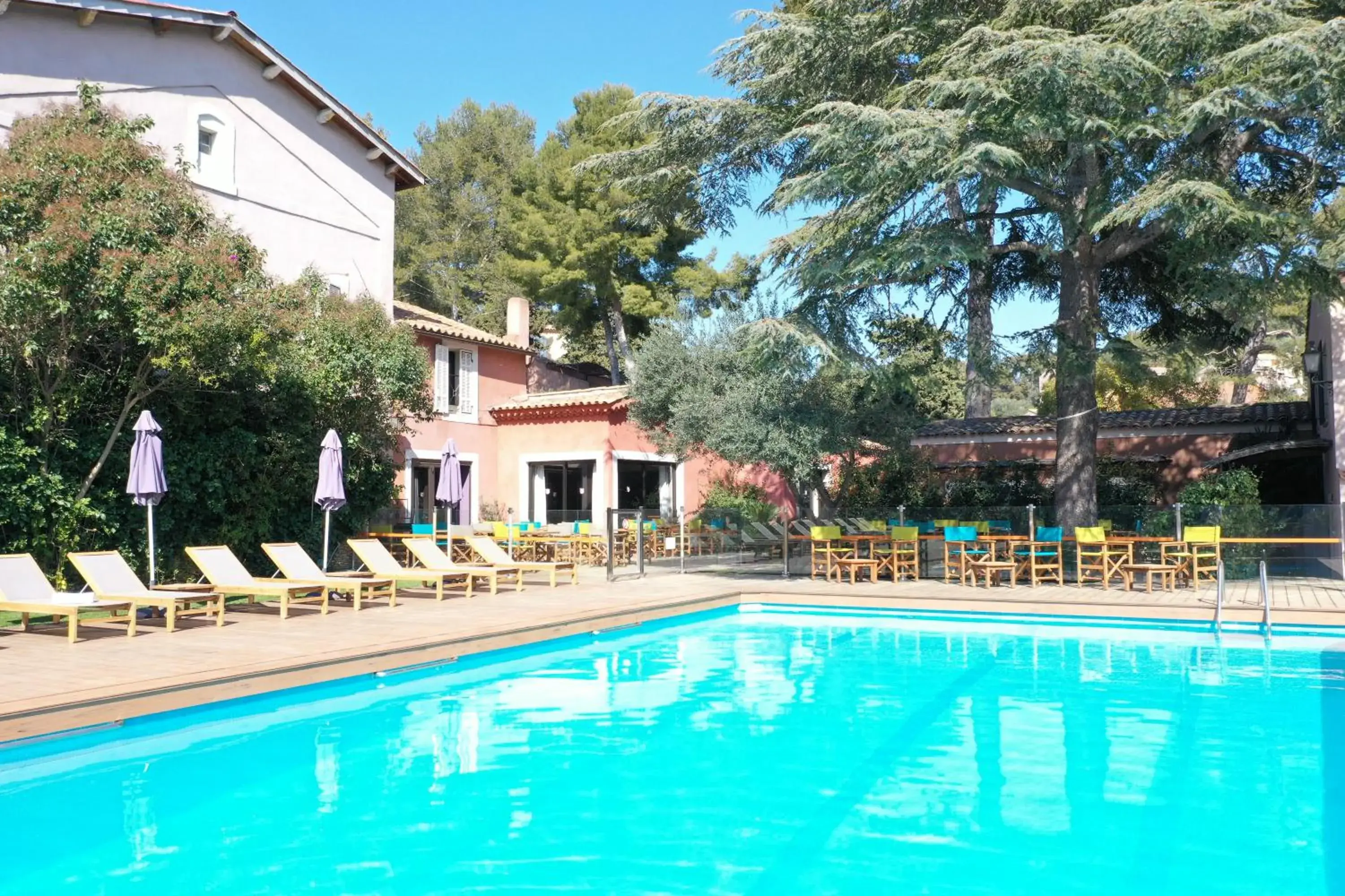 Lounge or bar, Swimming Pool in Les Jardins de Cassis