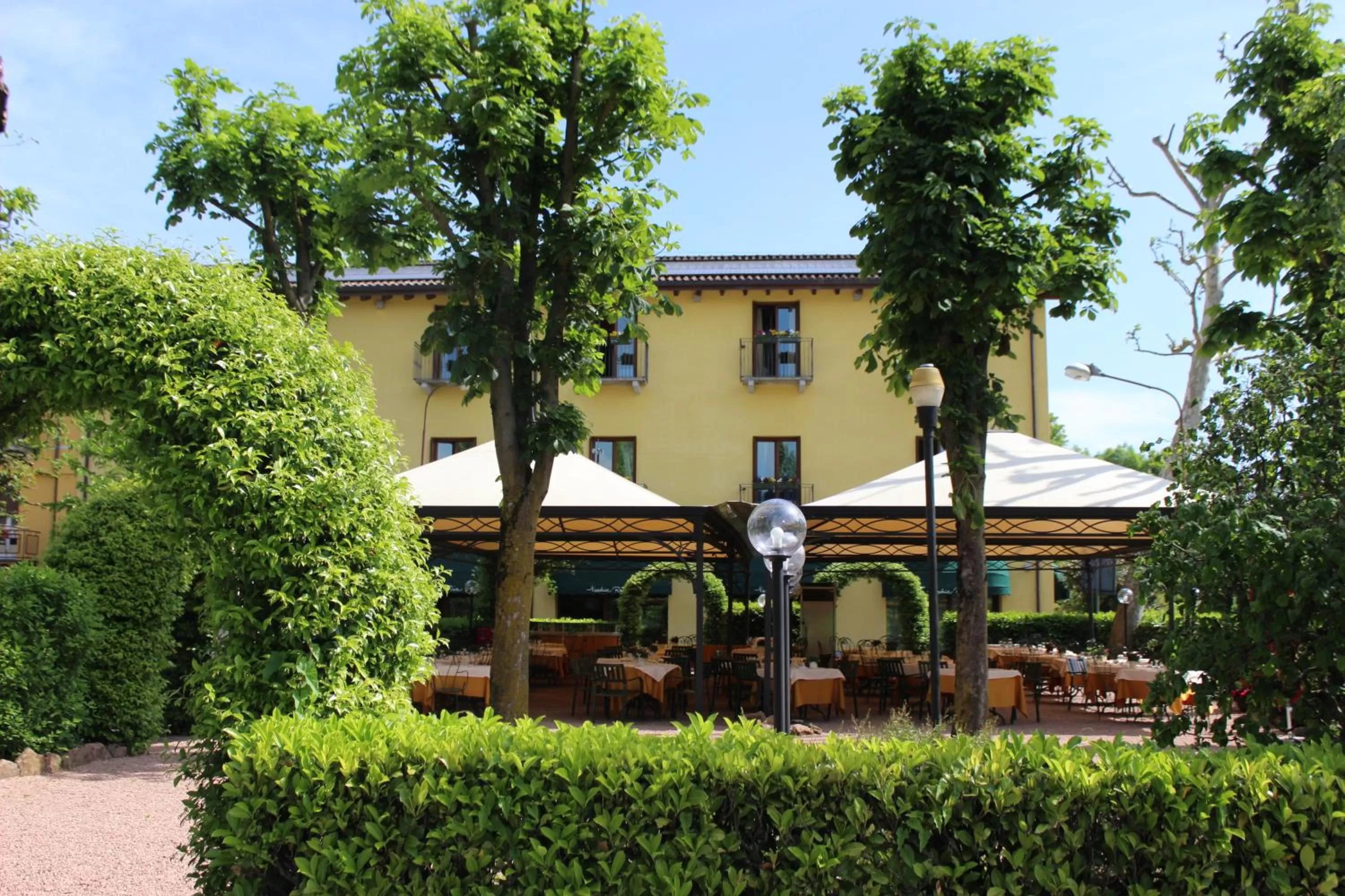 Property building in Hotel Ristorante Vecchia Riva