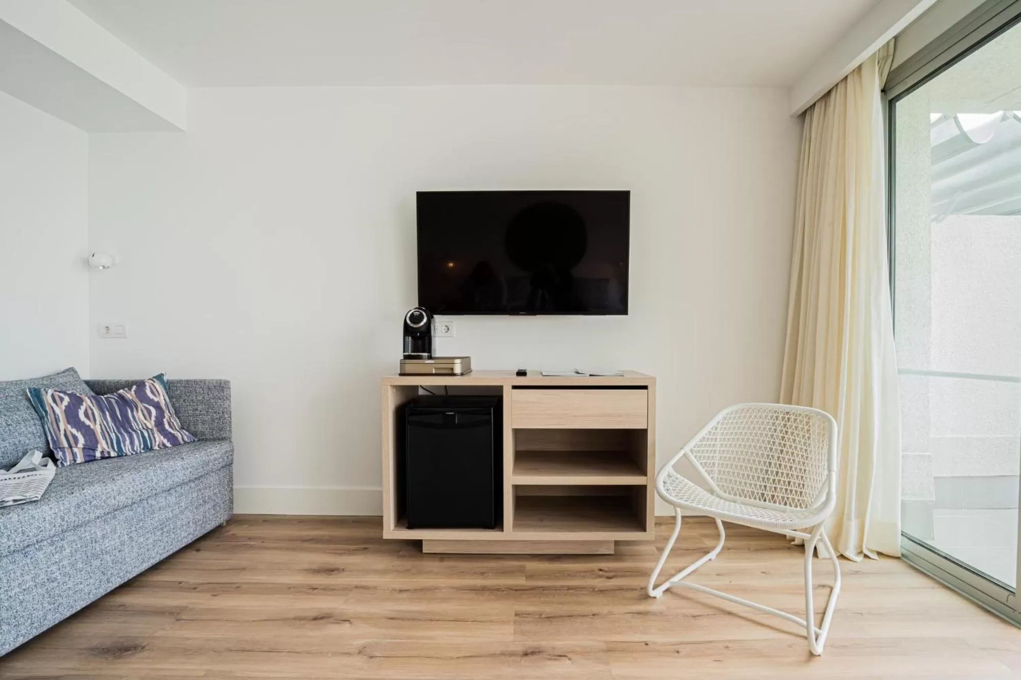 TV and multimedia in Blaumar Hotel