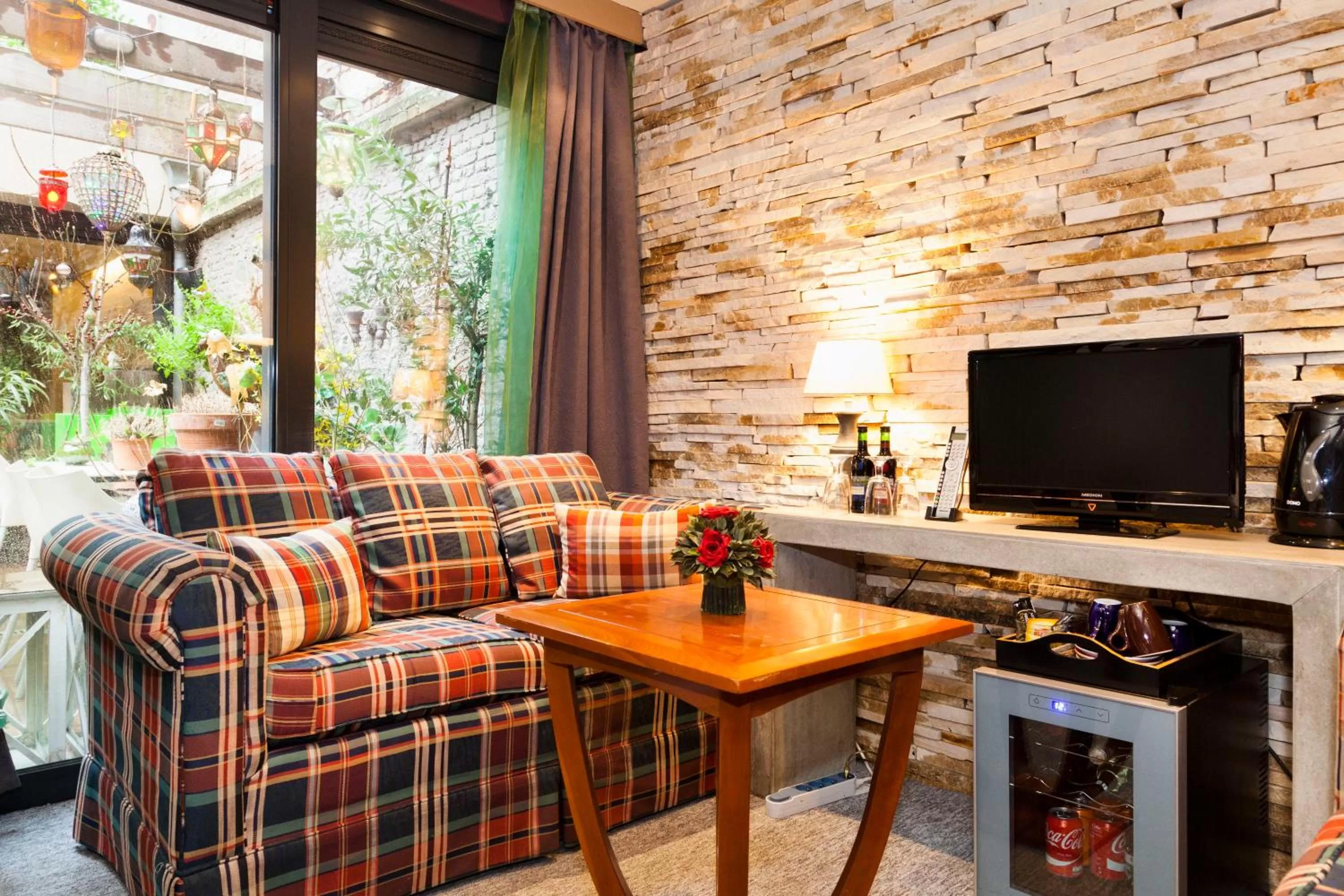 Day in Hotel Diamonds and Pearls