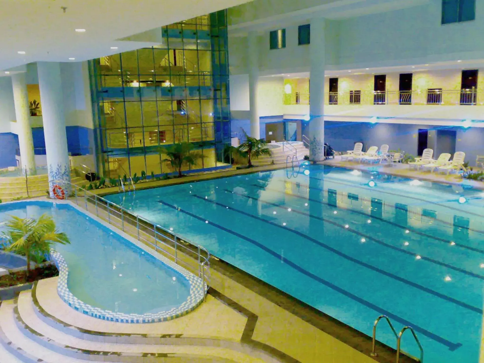 Swimming Pool in Pacific Palace Hotel