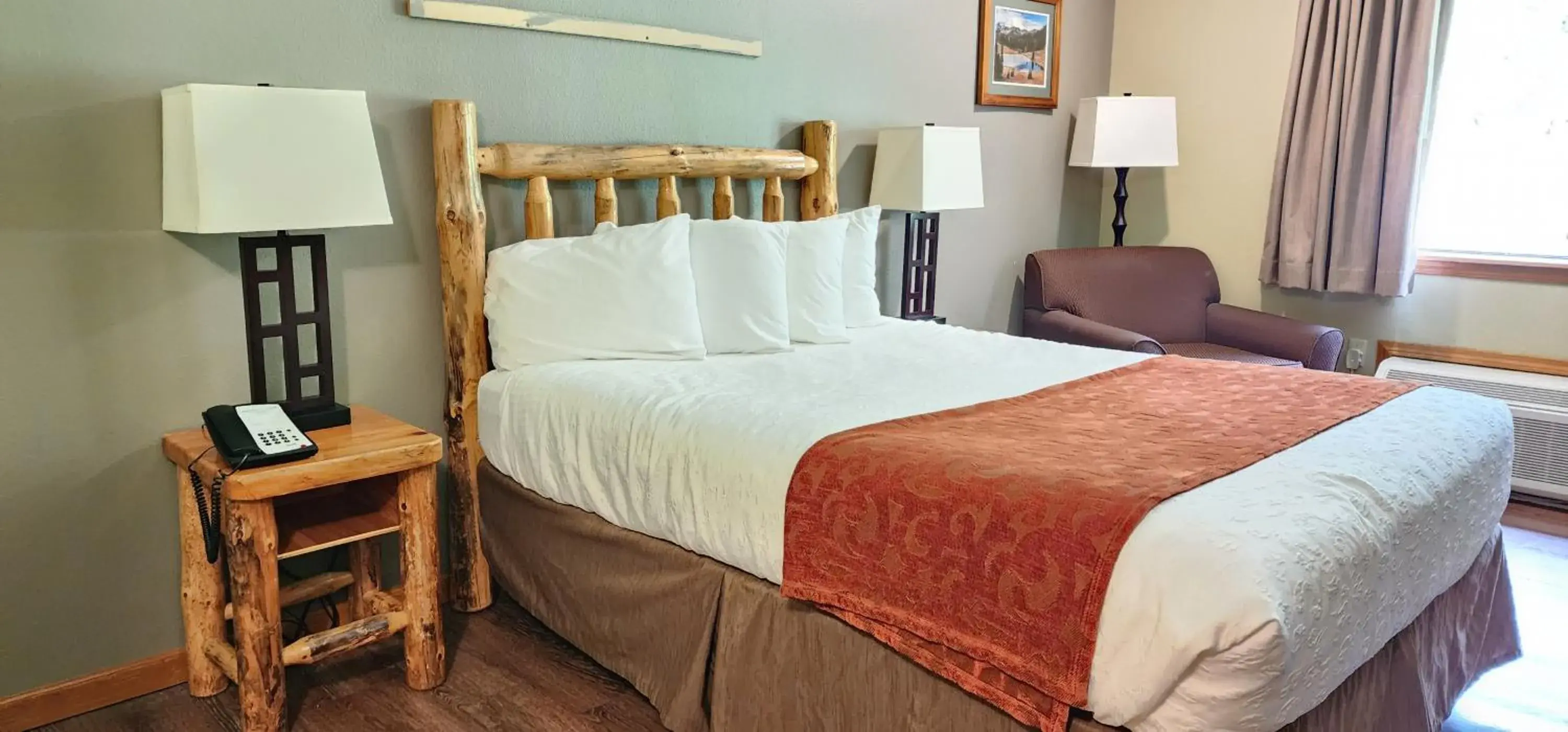 Bed in Nisqually Lodge