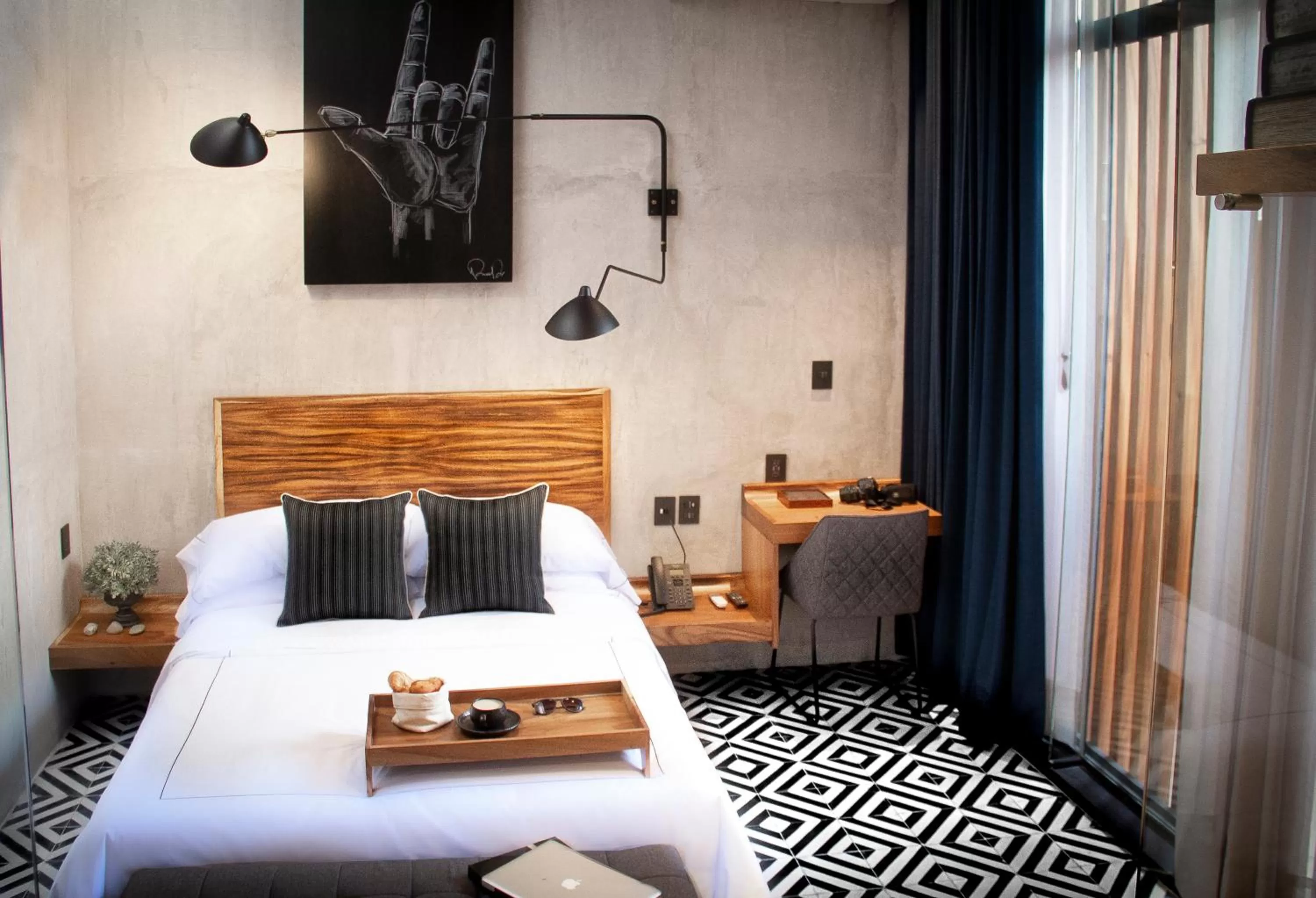 Photo of the whole room, Bed in Diez Diez Collection