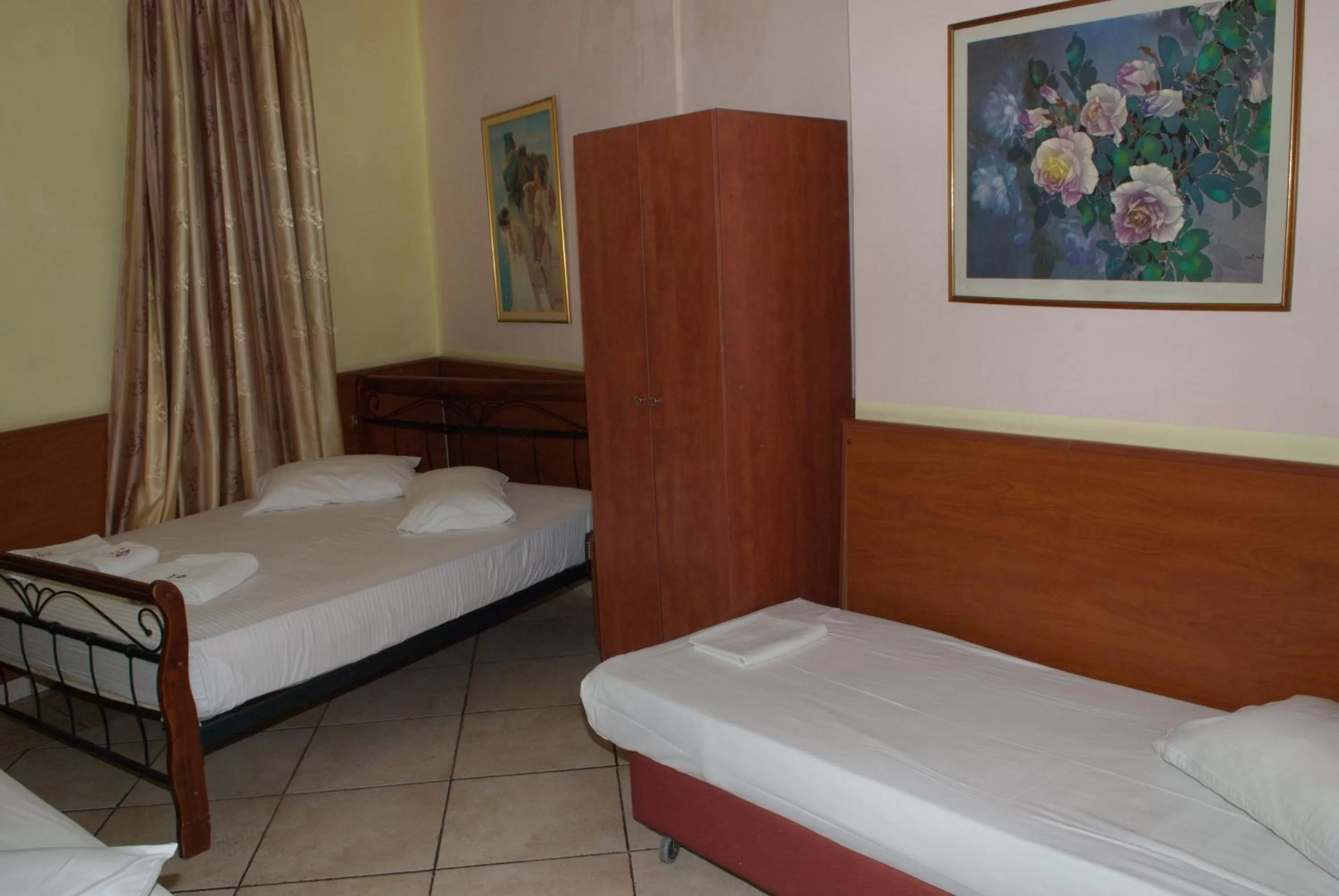Bed in Diethnes Hotel