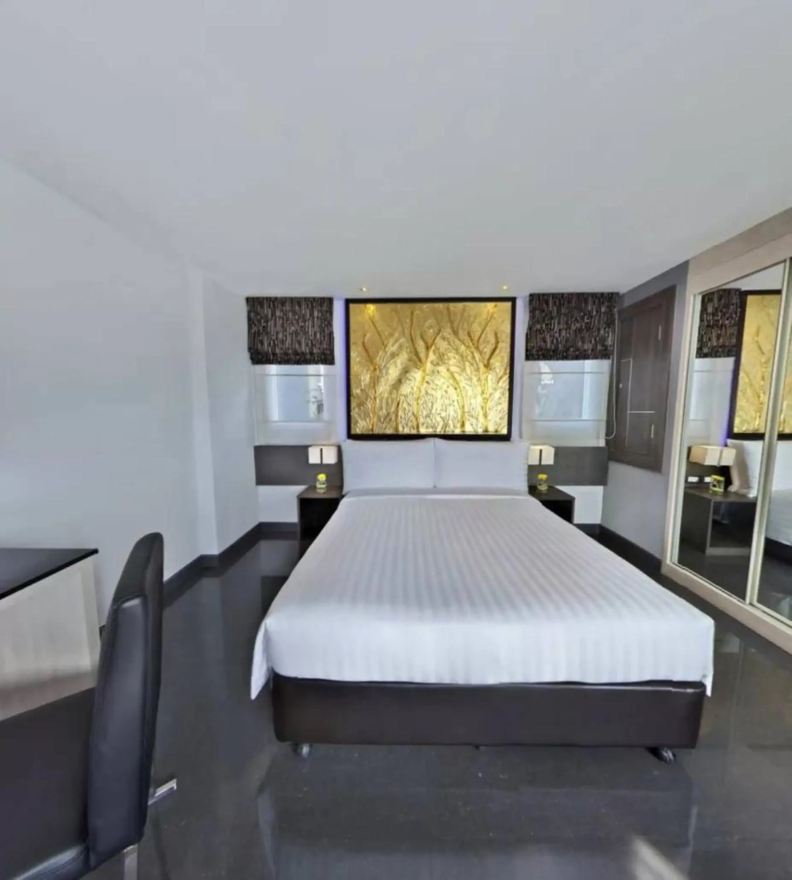 Bed in De Mandarin Nova Express Hotel