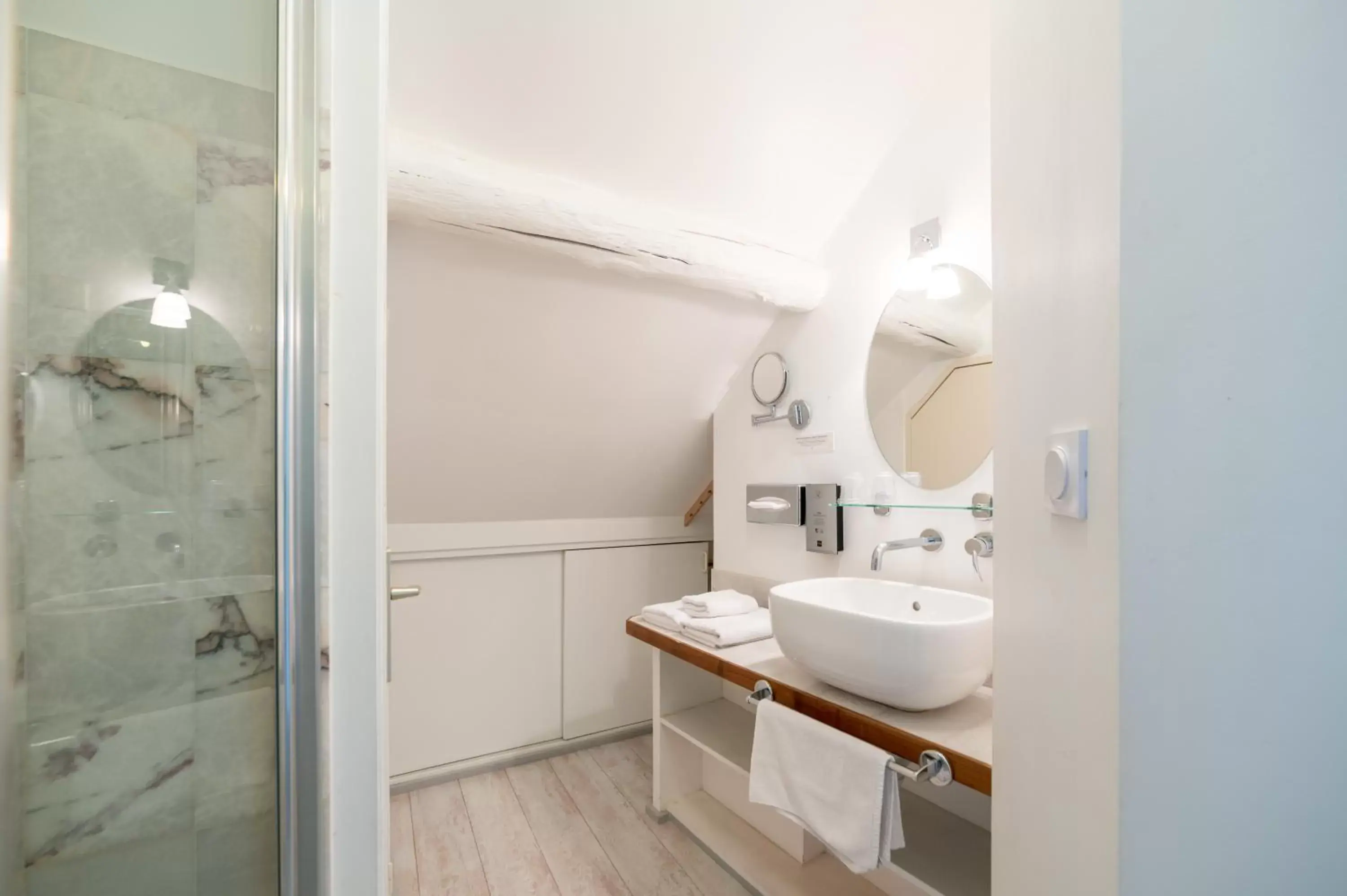 Bathroom in Logis - Hotel De La Mairie