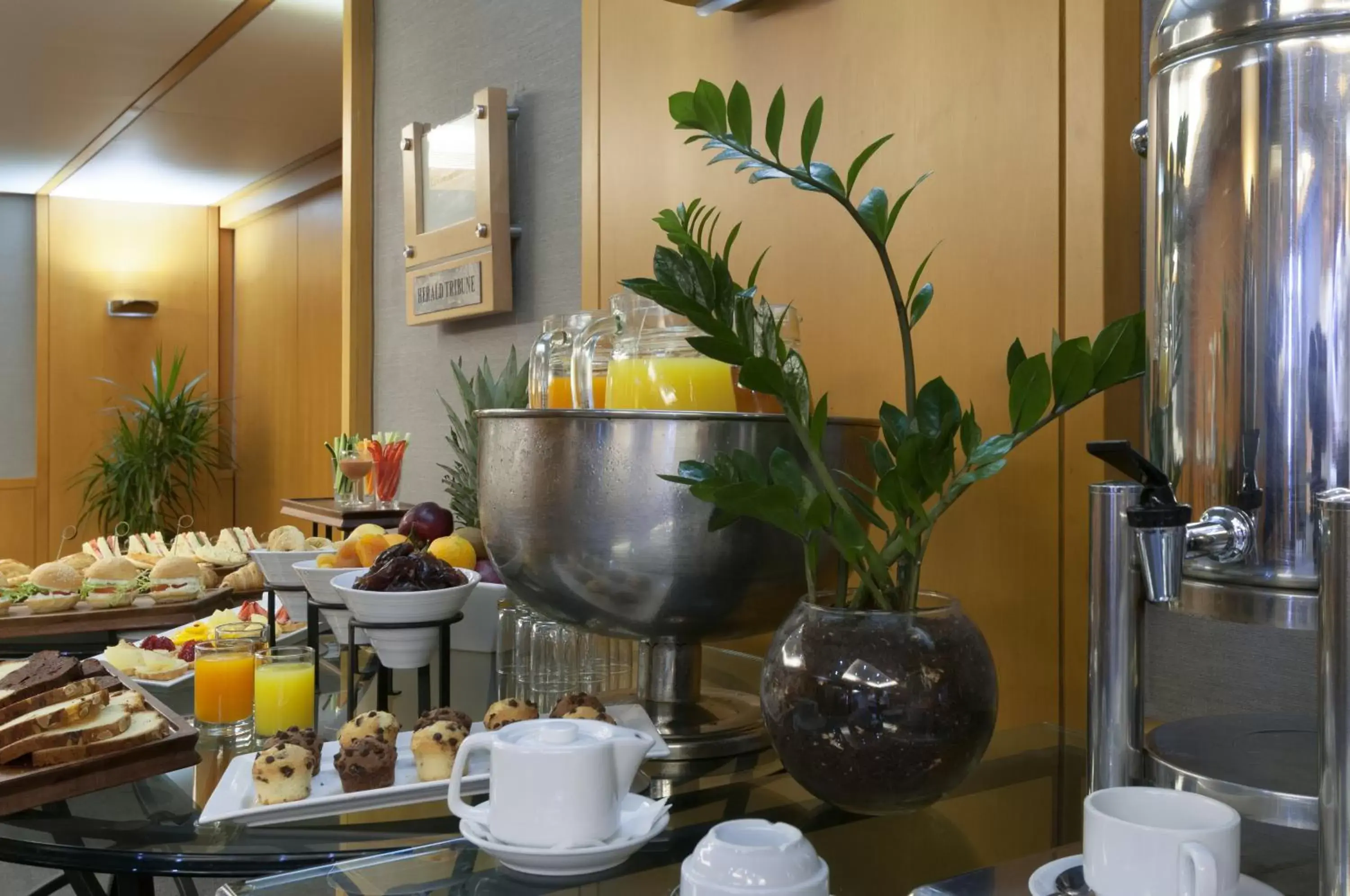 Business facilities in Le Commodore Hotel