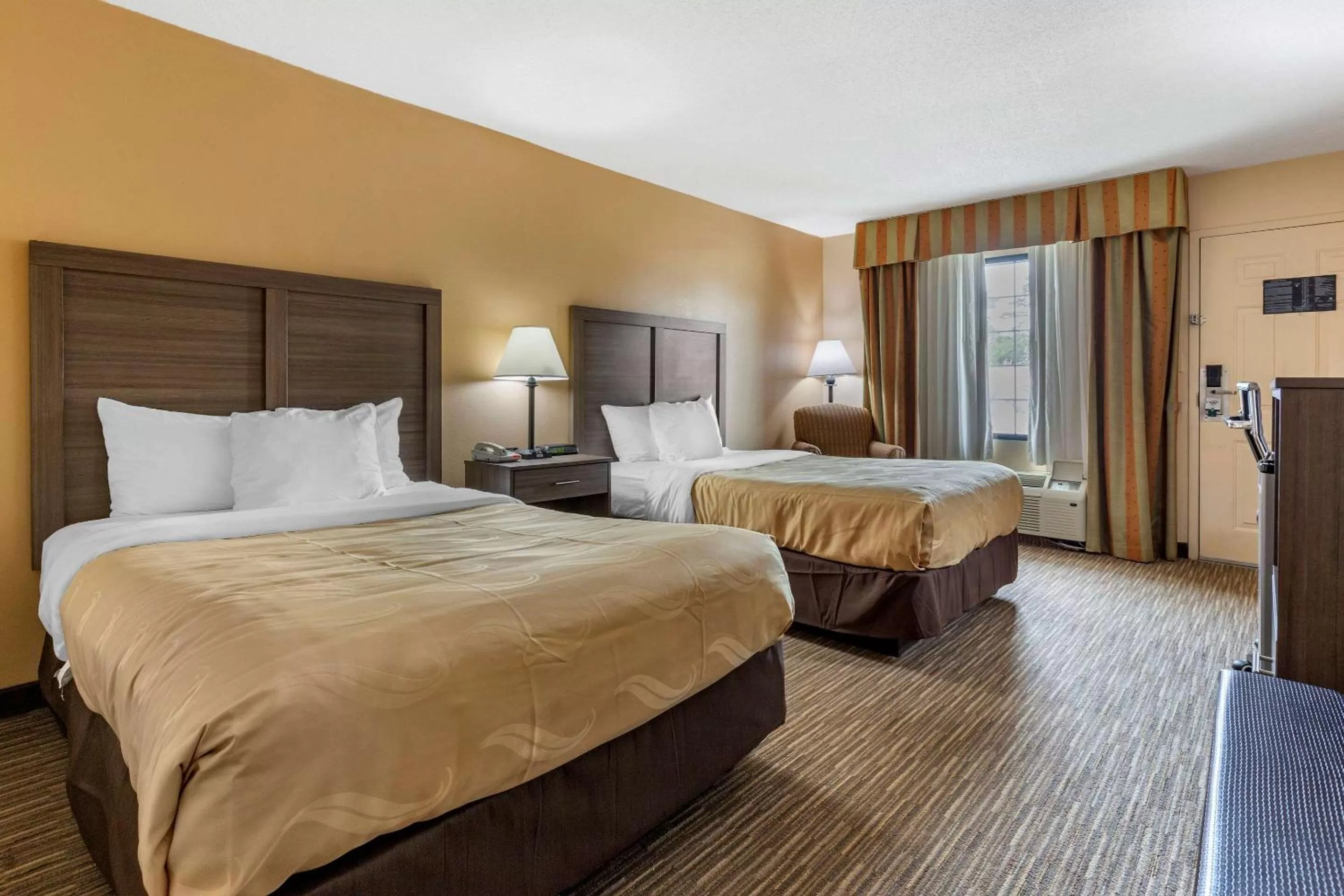 Photo of the whole room, Bed in Quality Inn & Suites Hanes Mall