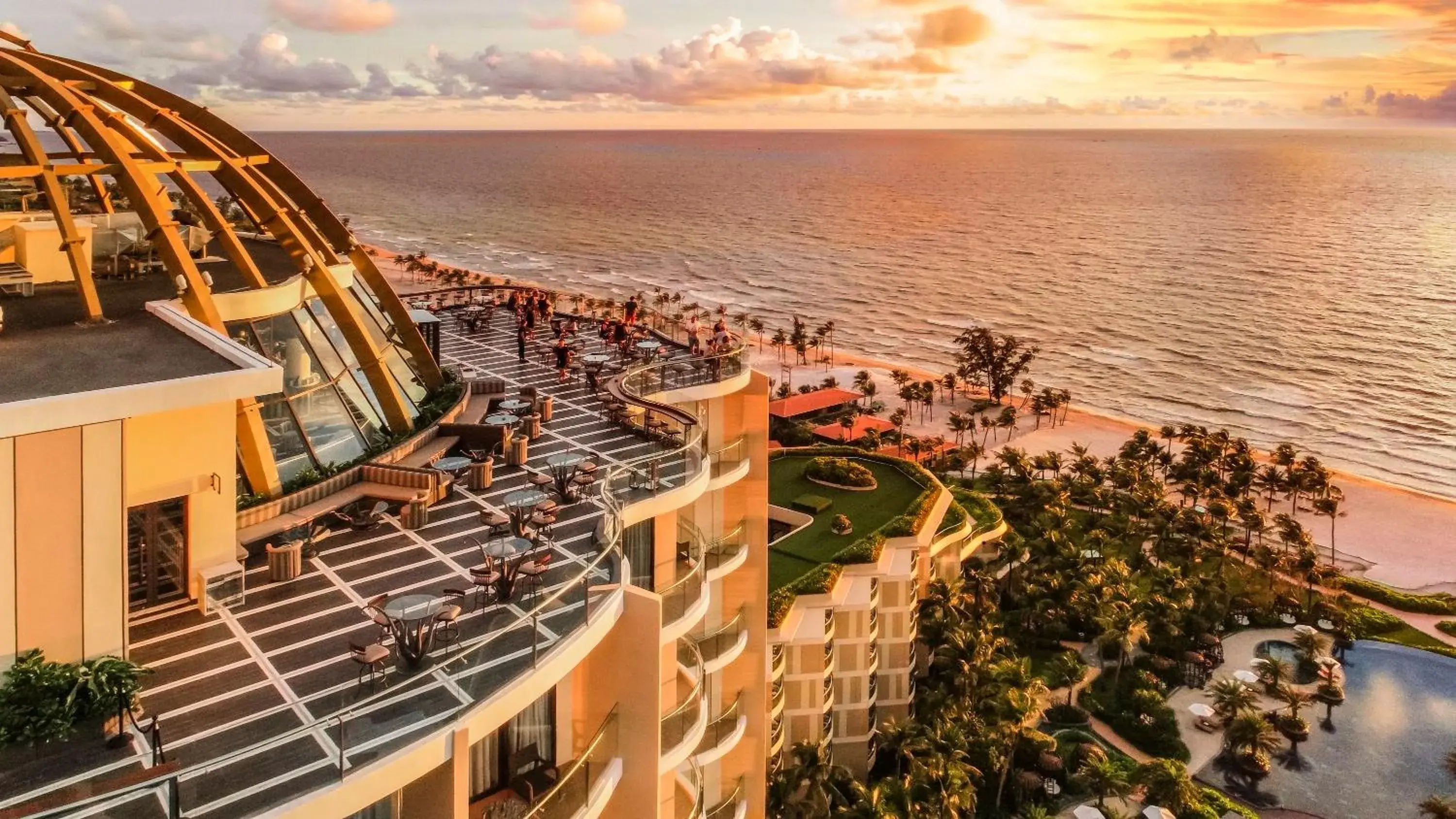 Lounge or bar, Bird's-eye View in InterContinental Phu Quoc Long Beach Resort, an IHG Hotel