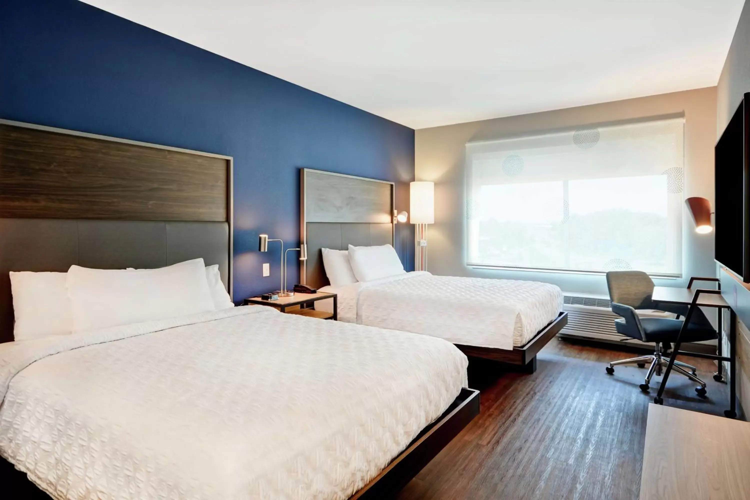 Bedroom, Bed in Tru By Hilton Denver, PA