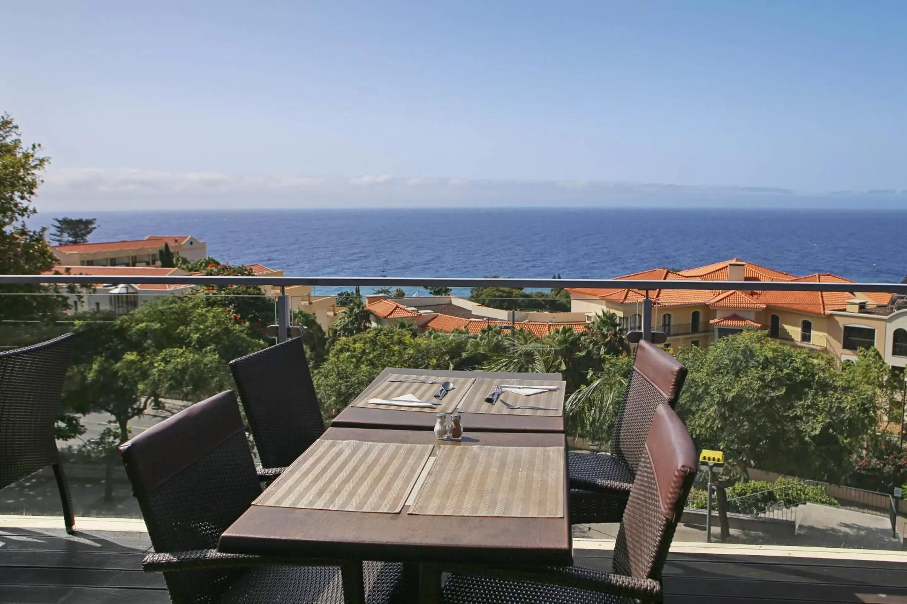 Restaurant/places to eat in Muthu Raga Madeira Hotel