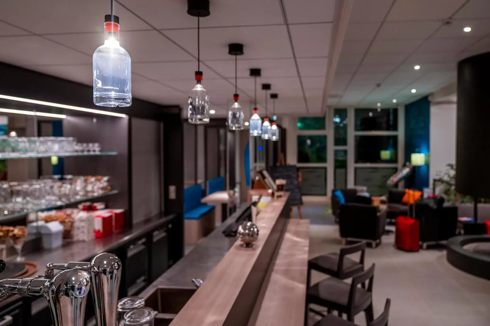 Lounge or bar, Lounge/Bar in ibis Styles Beauvais