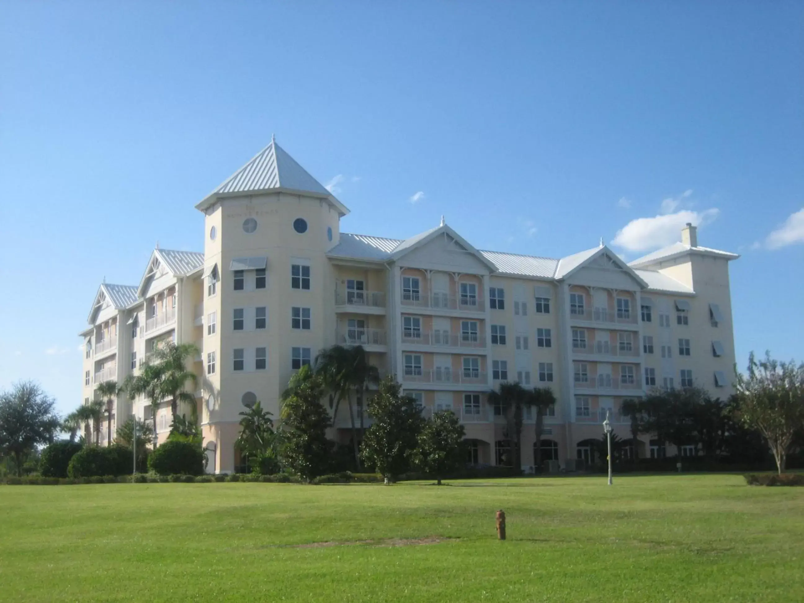 Property Building in Monumental Hotel Orlando