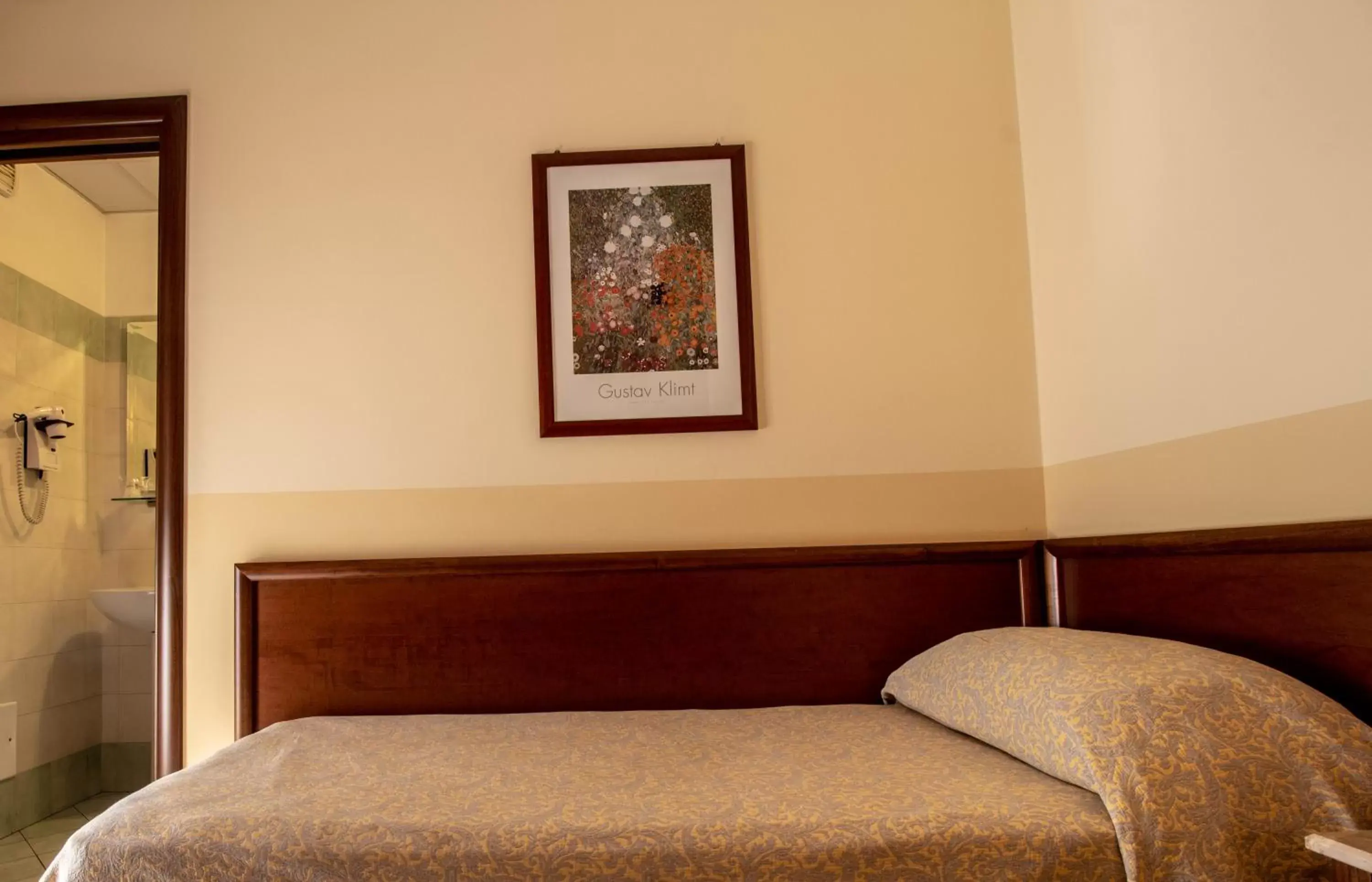 Bed in Hotel Gangi