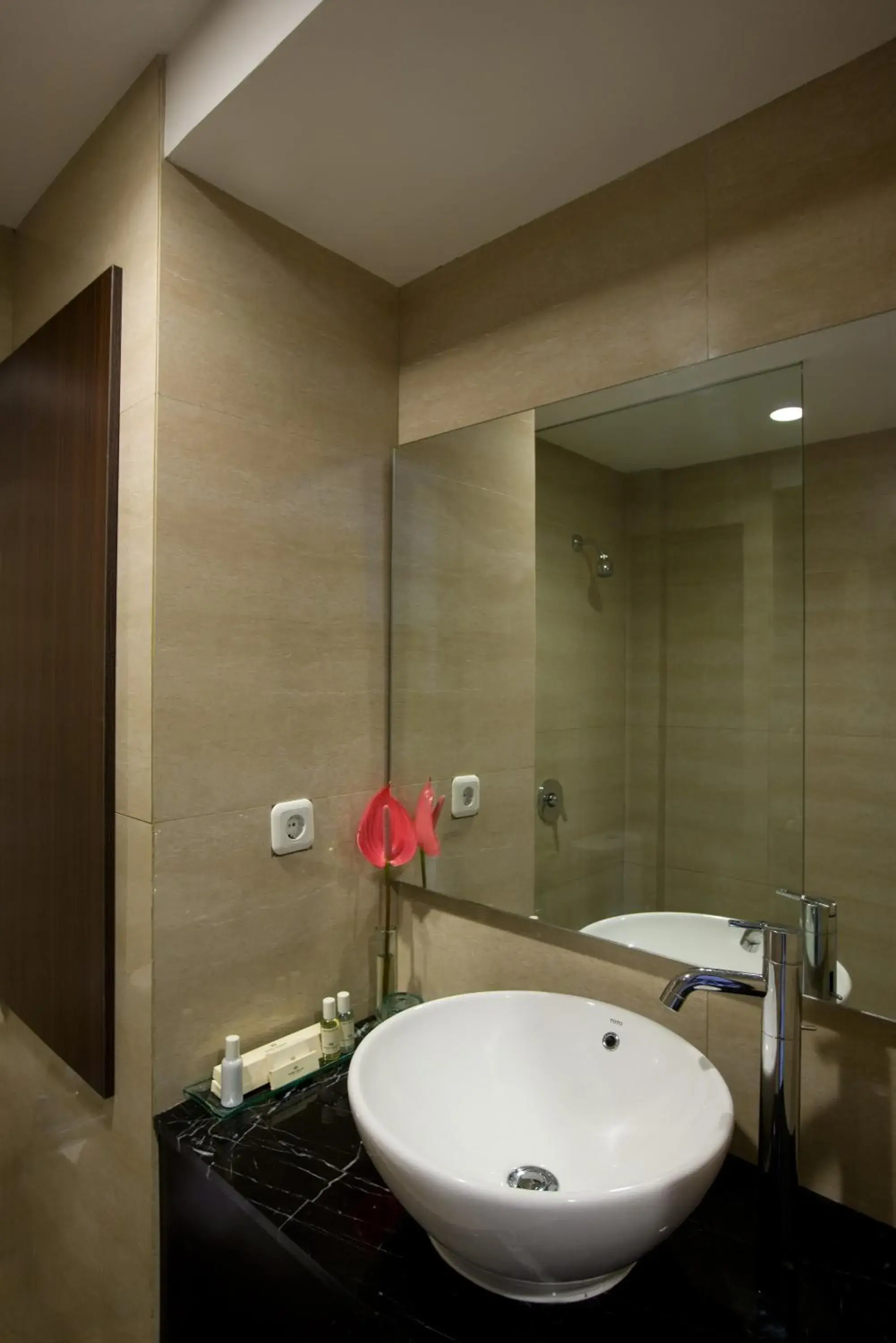 Toilet in Hotel Santika Kuta Toilet in Hotel Santika Kuta