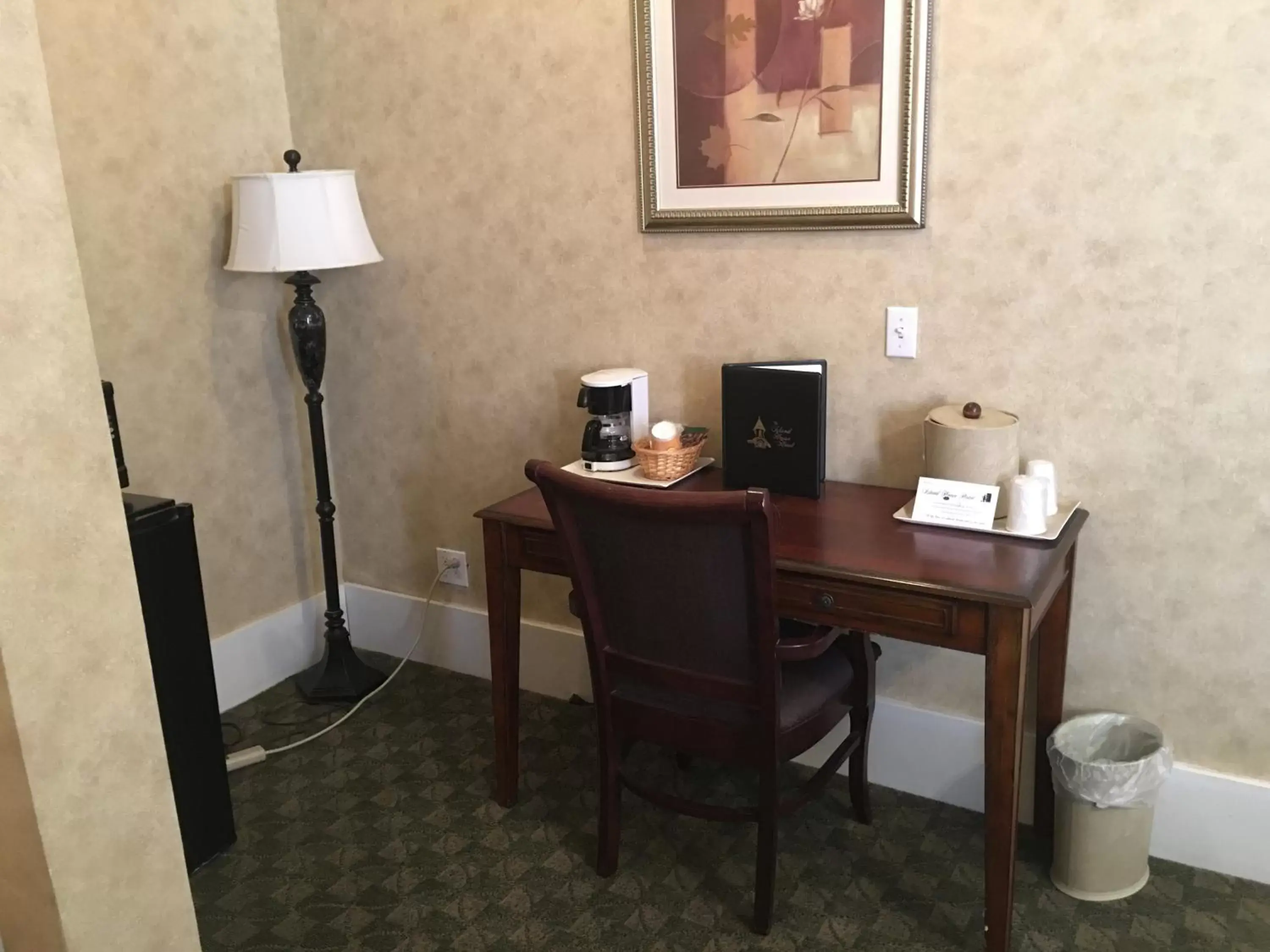 Coffee/tea facilities in The Island House Hotel