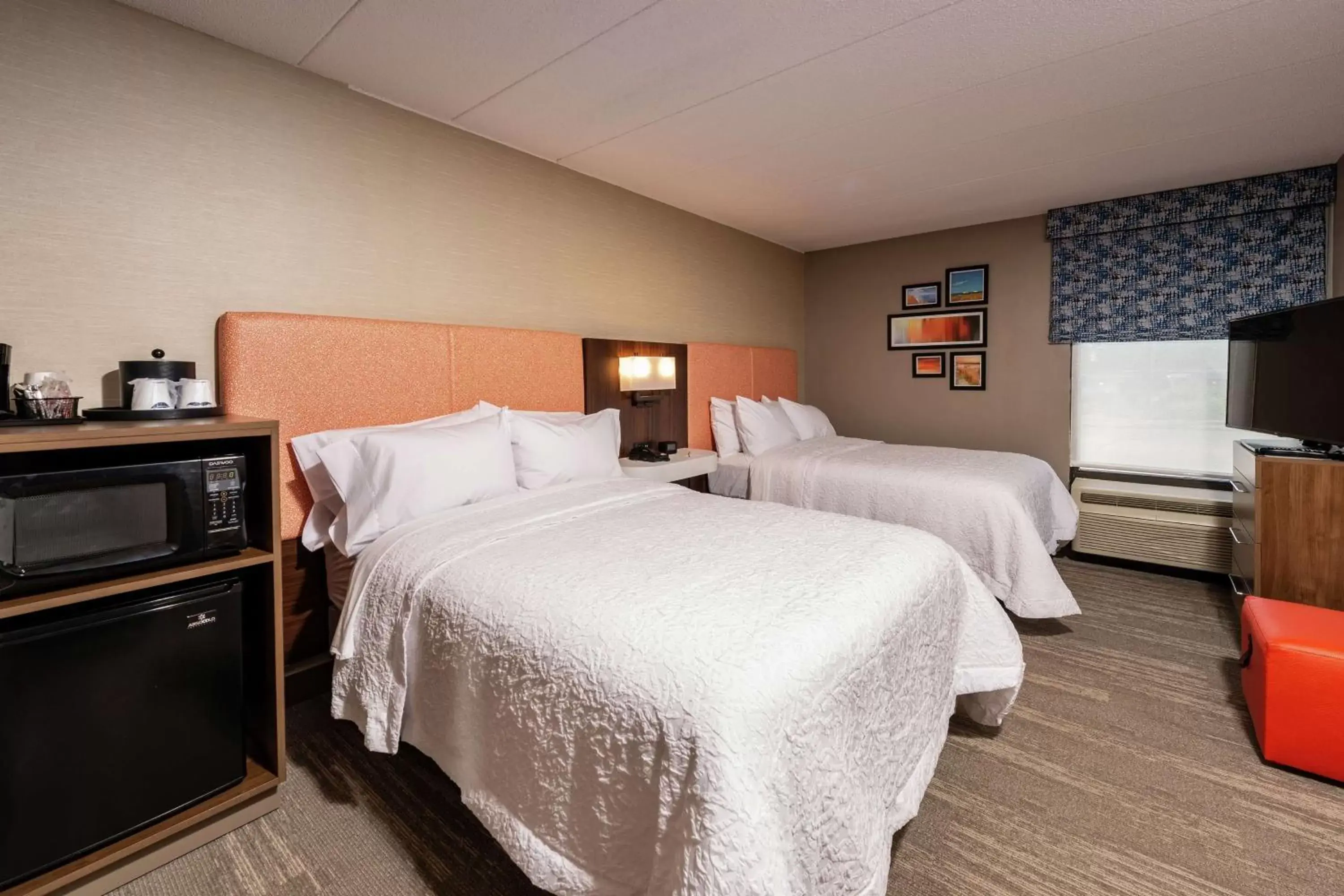Bedroom, Bed in Hampton Inn Fall River/Westport