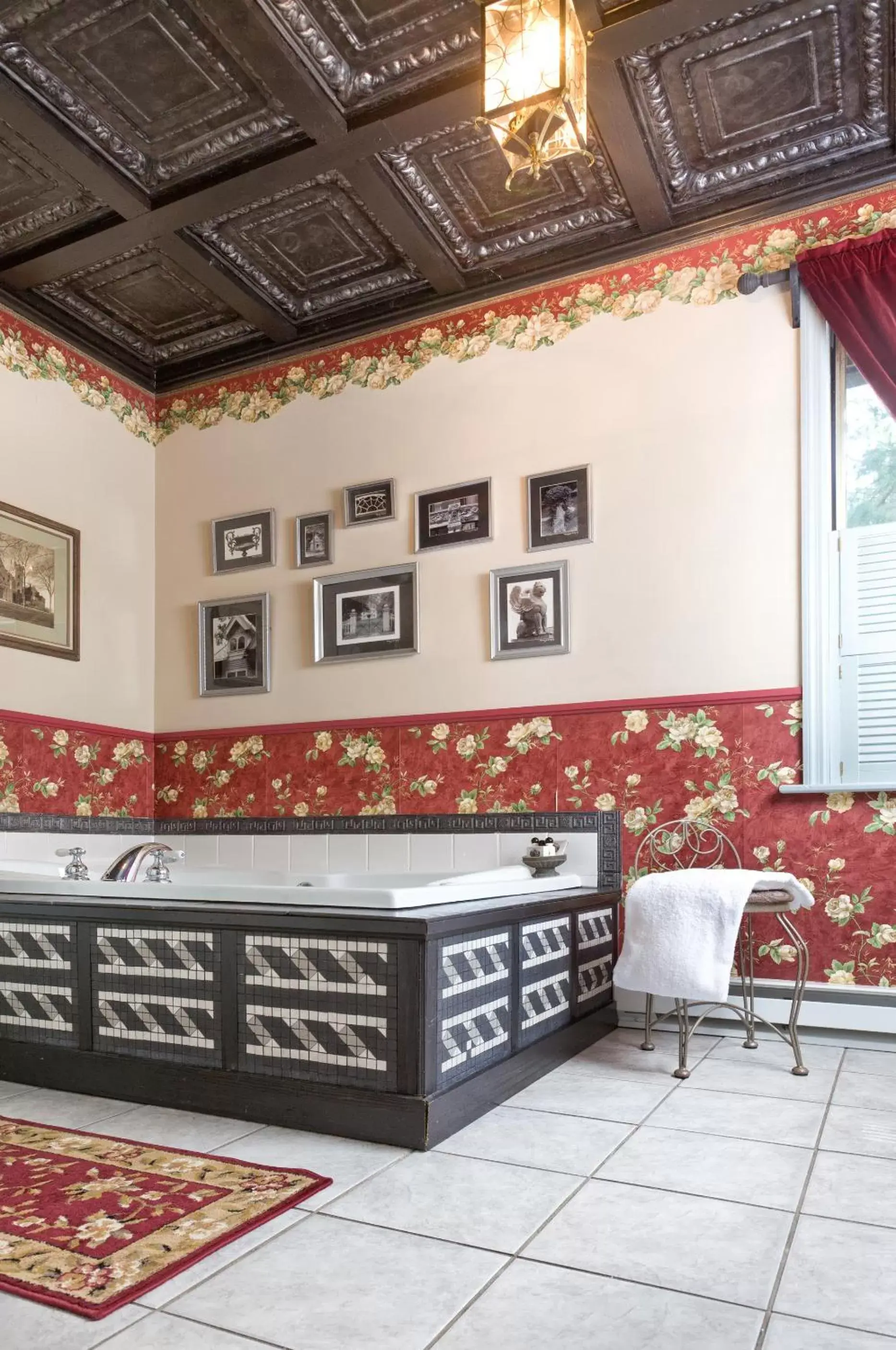 Bathroom, Lobby/Reception in The Reynolds Mansion