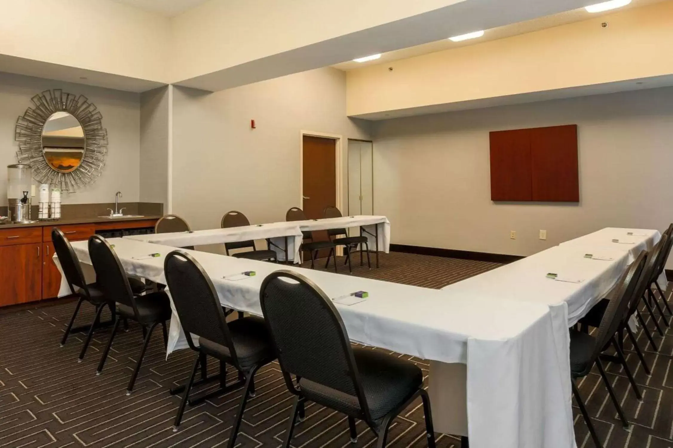 Meeting/conference room in Hampton Inn Memphis-Southwind