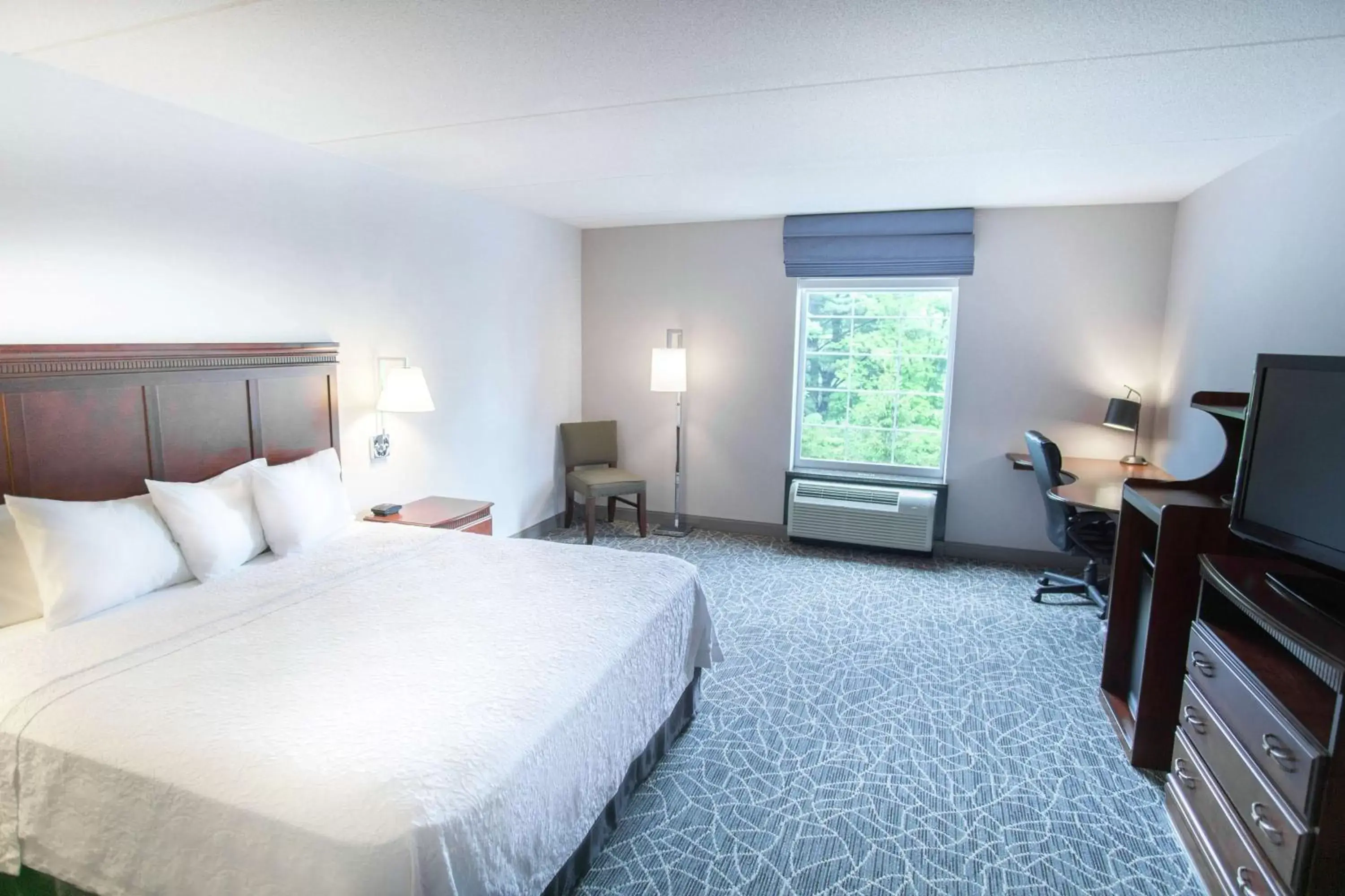 Bed in Hampton Inn & Suites Berkshires-Lenox Bed in Hampton Inn & Suites Berkshires-Lenox