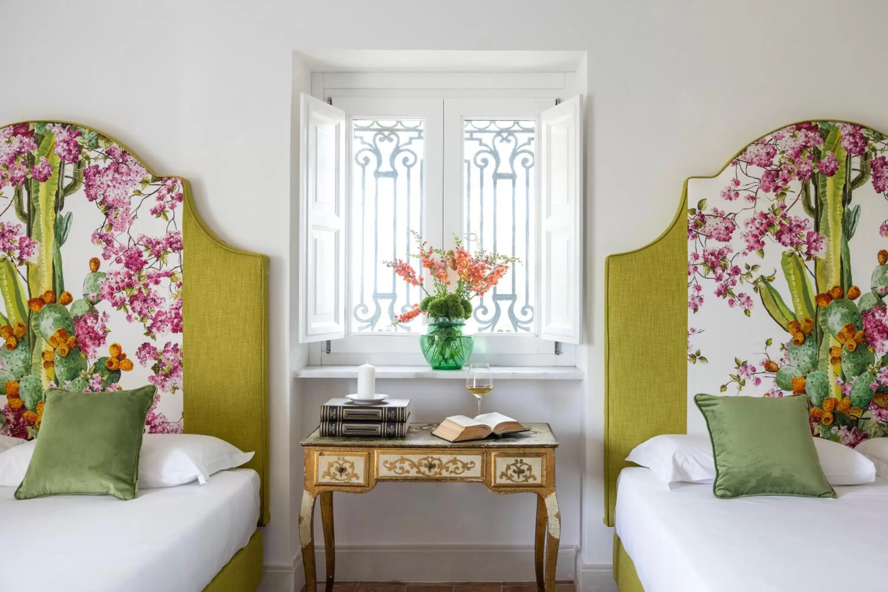 Bed, Seating Area in Villa Carafa De Cillis