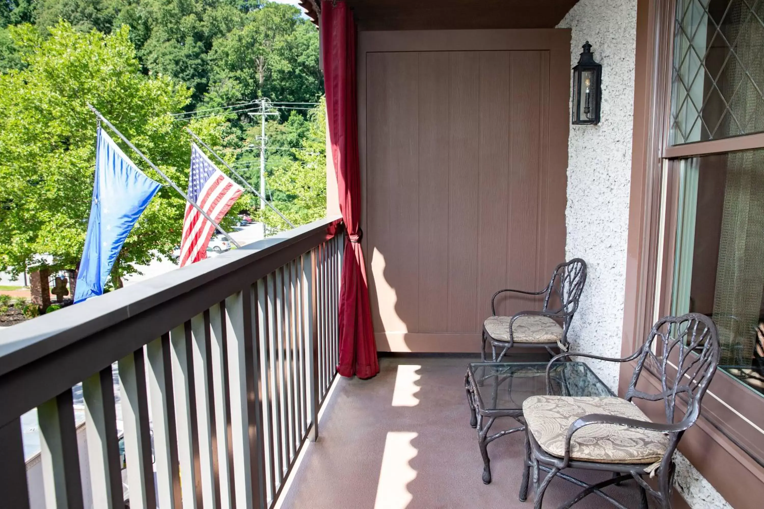 Photo of the whole room, Balcony/Terrace in Grand Bohemian Hotel Asheville, Autograph Collection