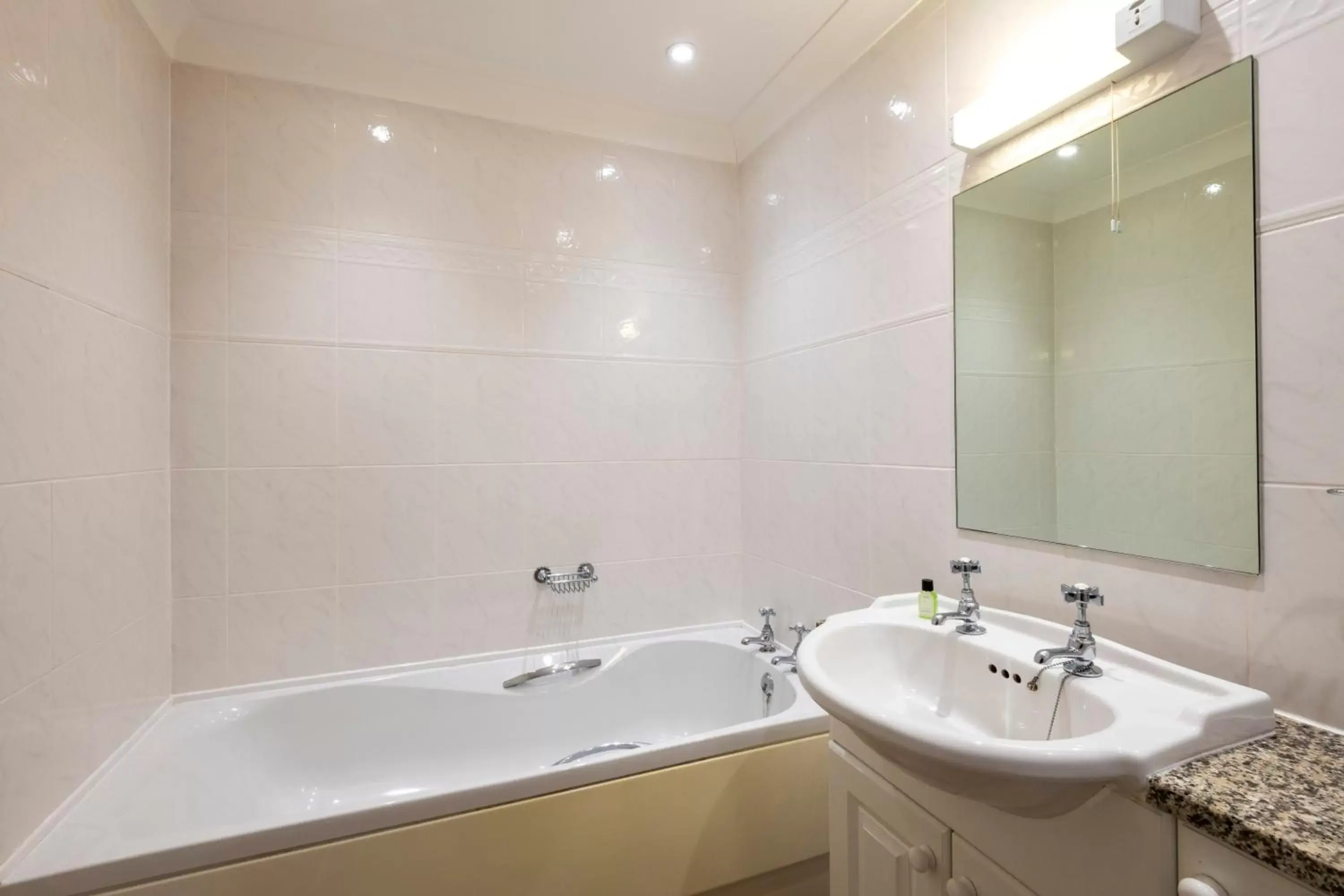 Bathroom in Porth Veor Manor Villas & Apartments