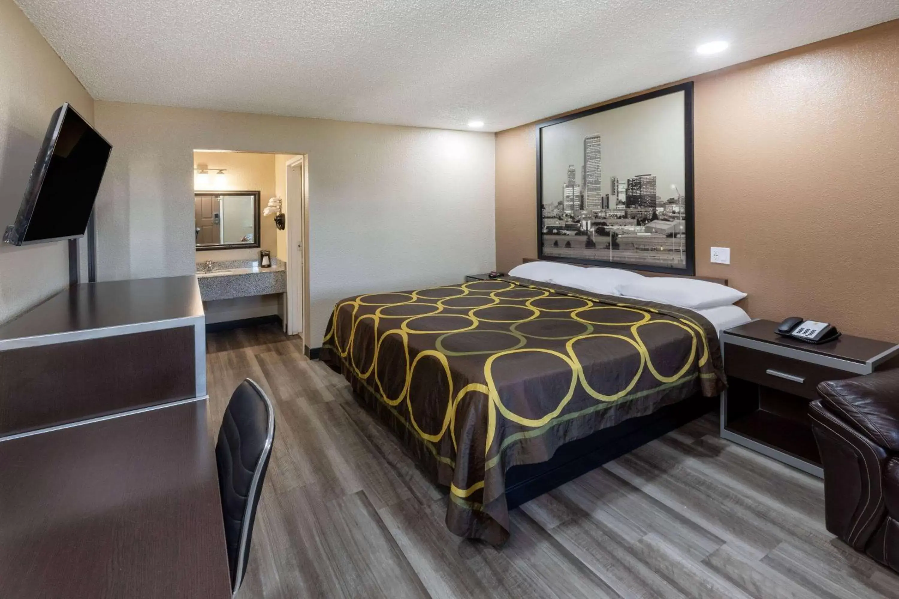 Photo of the whole room, Bed in Super 8 by Wyndham Tulsa/Arpt/St Fairgrounds