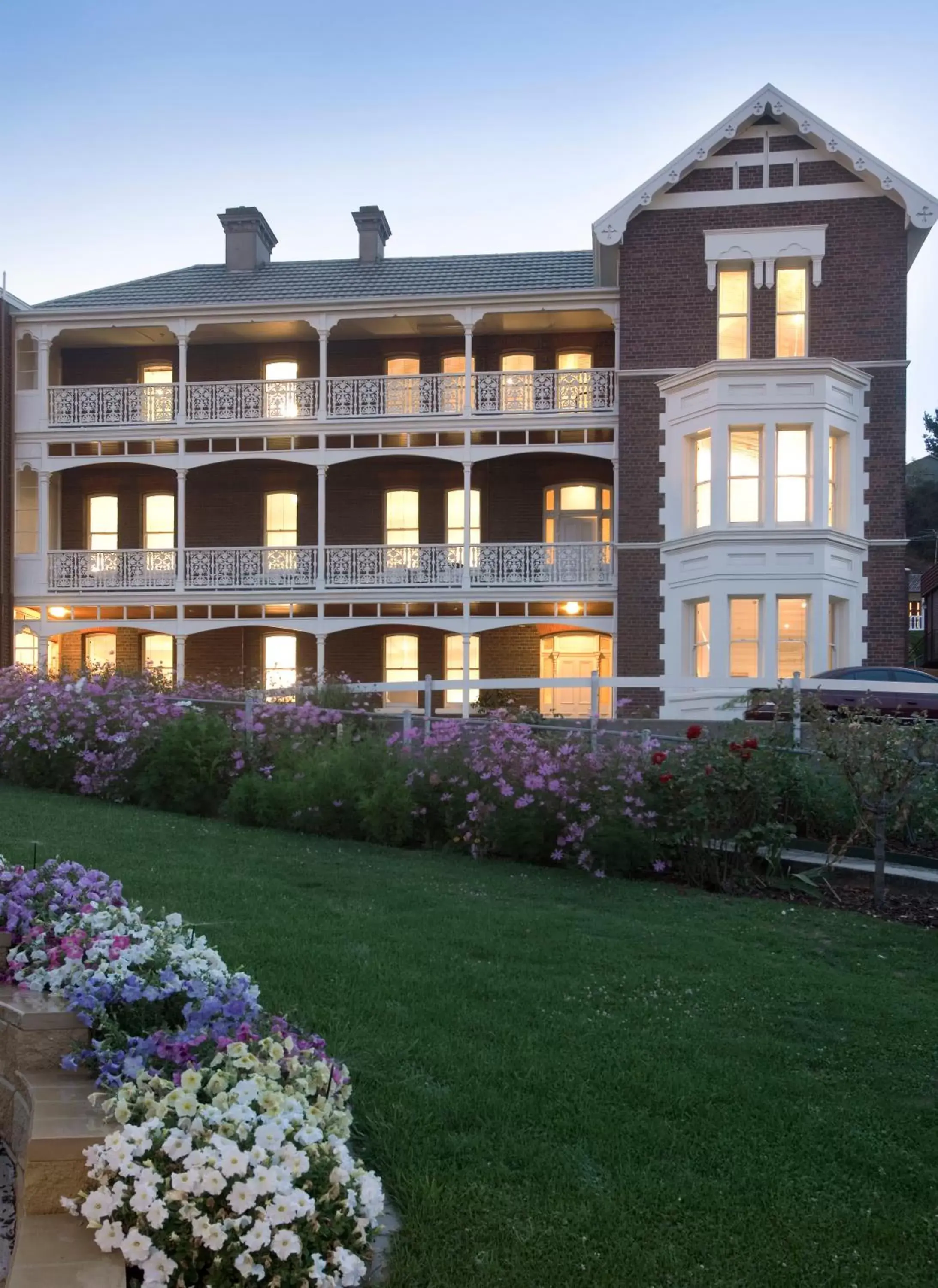 Garden, Property Building in Auldington Hotel