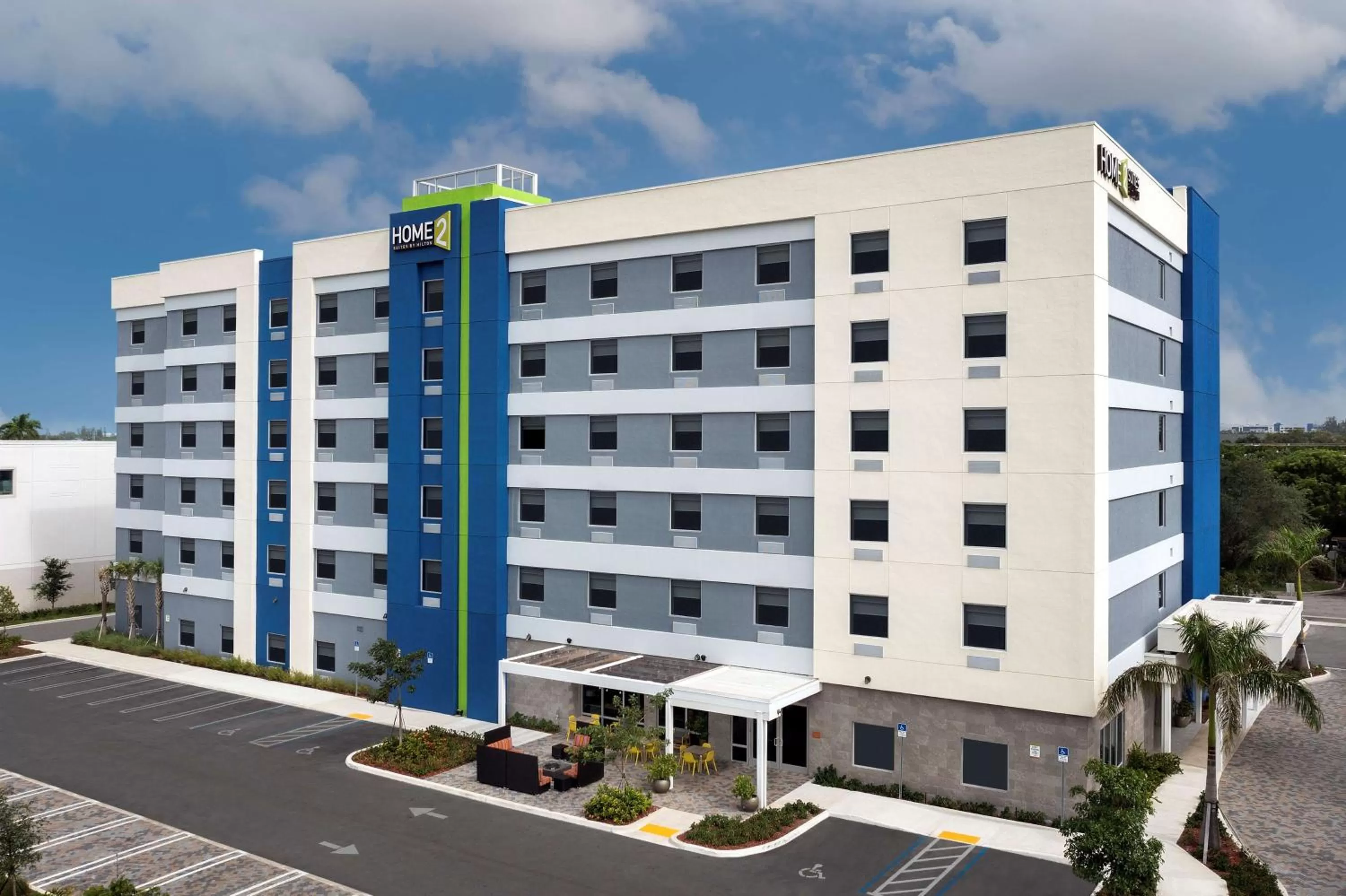 Property building in Home2 Suites By Hilton Miami Doral West Airport, Fl