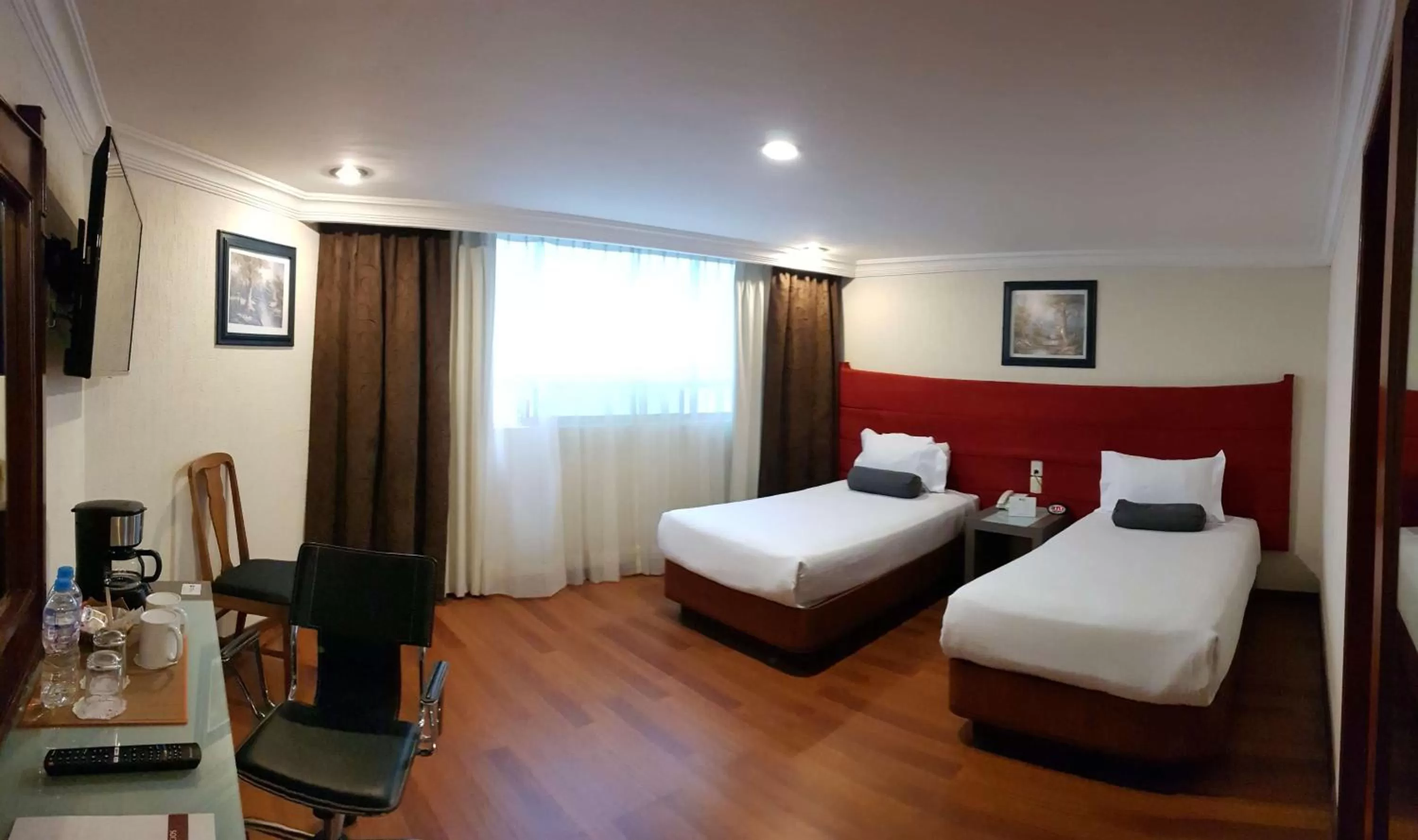 Photo of the whole room, Bed in Best Western Plus Gran Marques