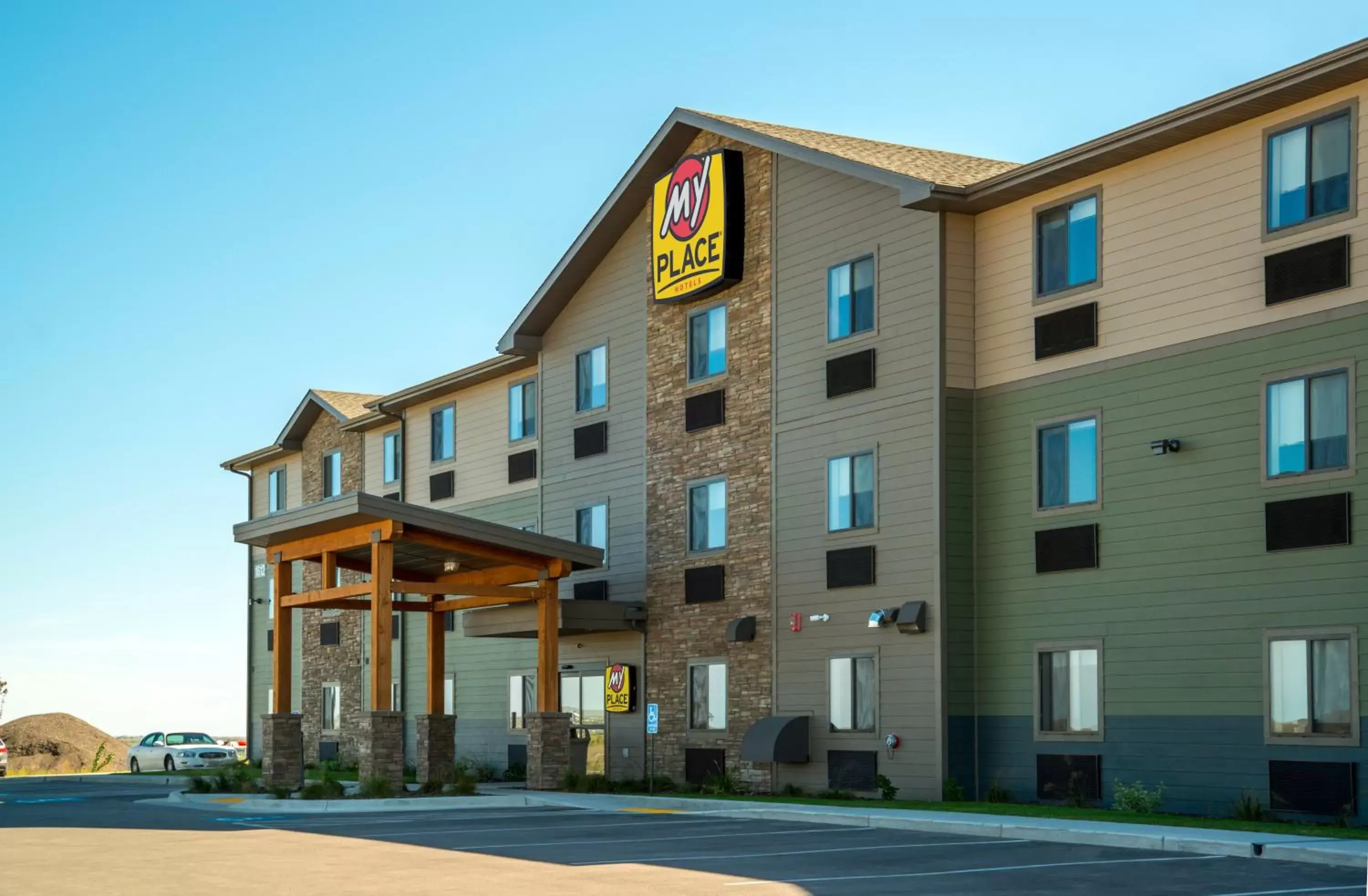 Facade/entrance, Property Building in My Place Hotel Rapid City