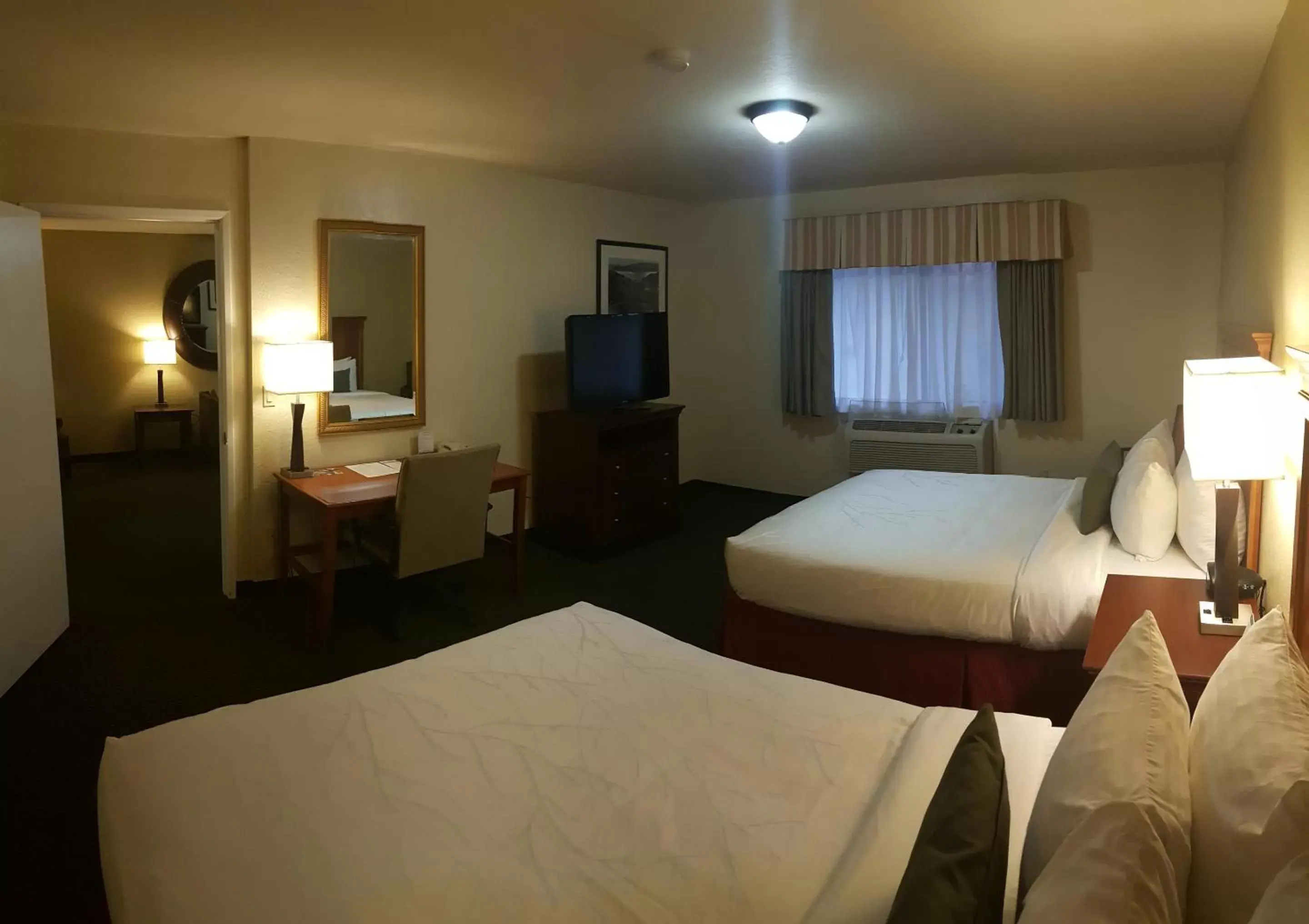 Bedroom, Bed in Best Western Plus Sonora Oaks Hotel and Conference Center