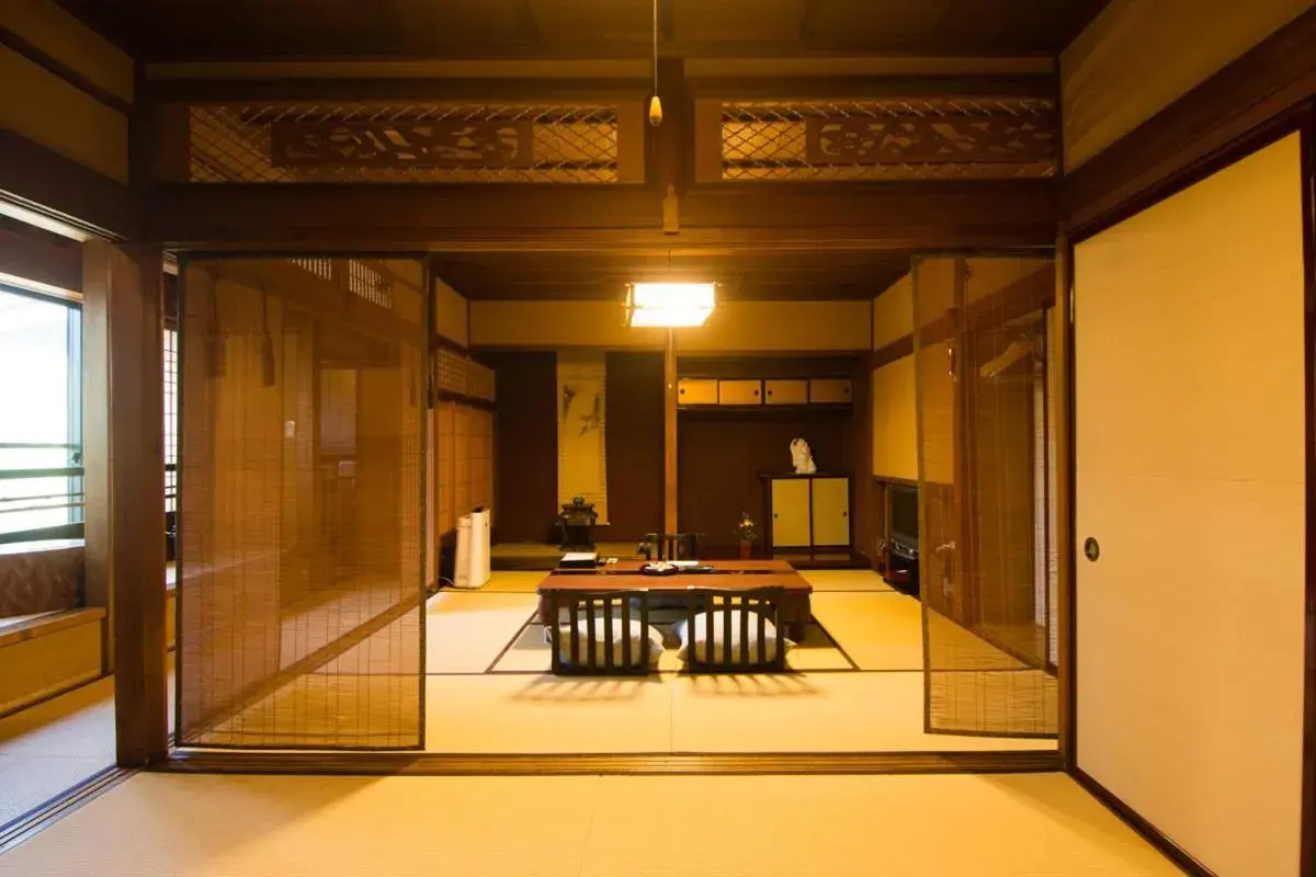 Photo of the whole room in Ryokan Yatsusankan