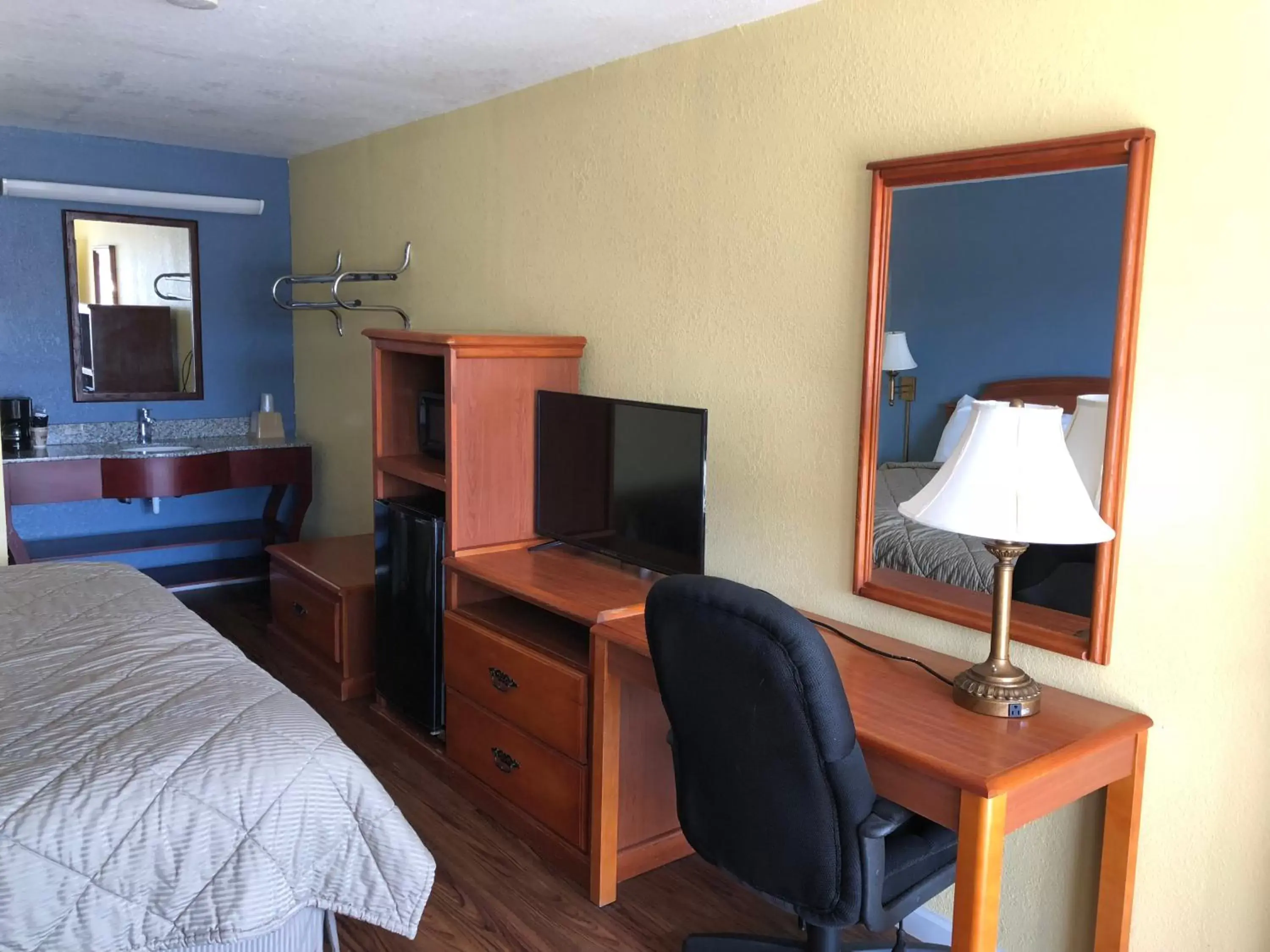 TV/Entertainment Center in Gold Key Inn