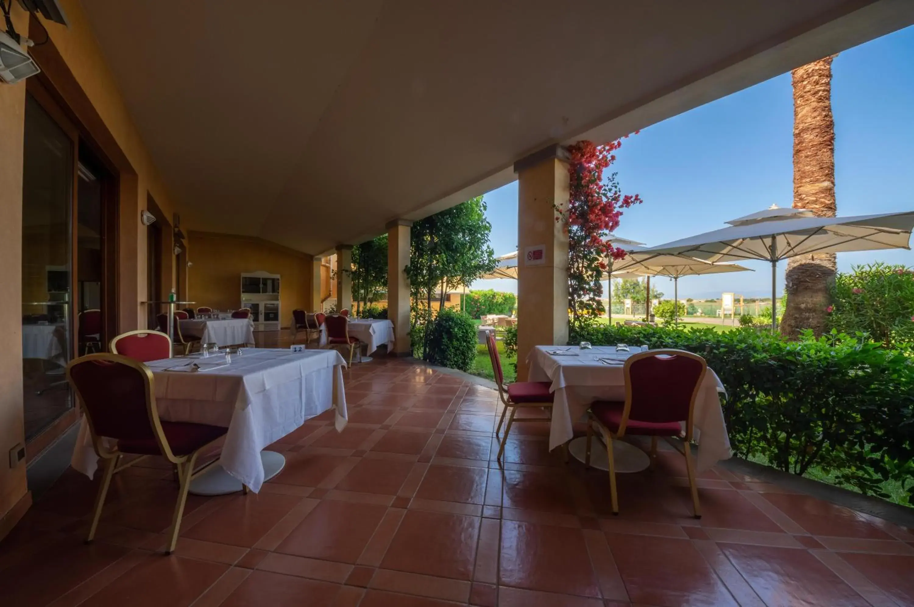 Restaurant/Places to Eat in Hotel Santa Gilla