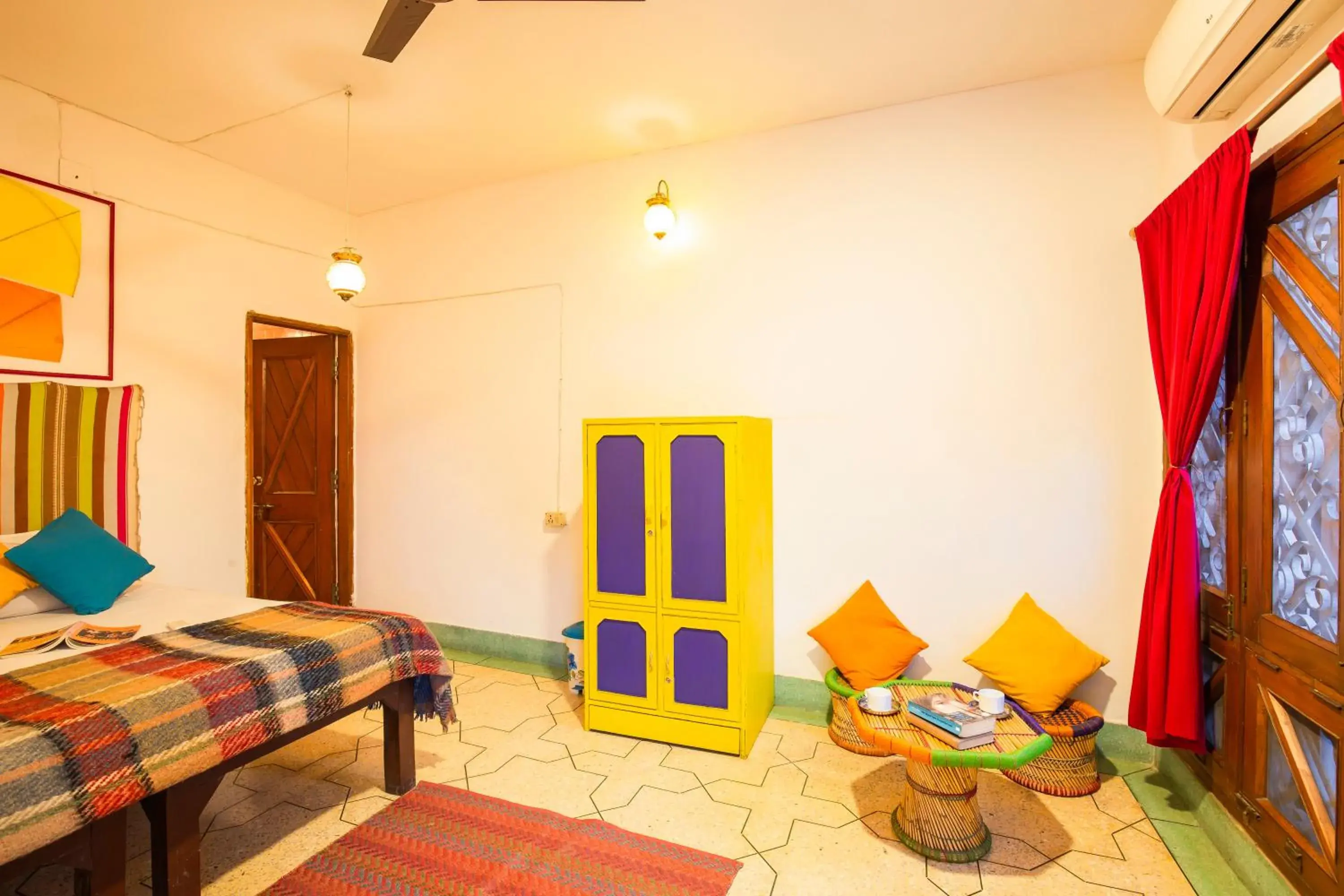 Living room in goSTOPS Varanasi - Rooms & Dorms