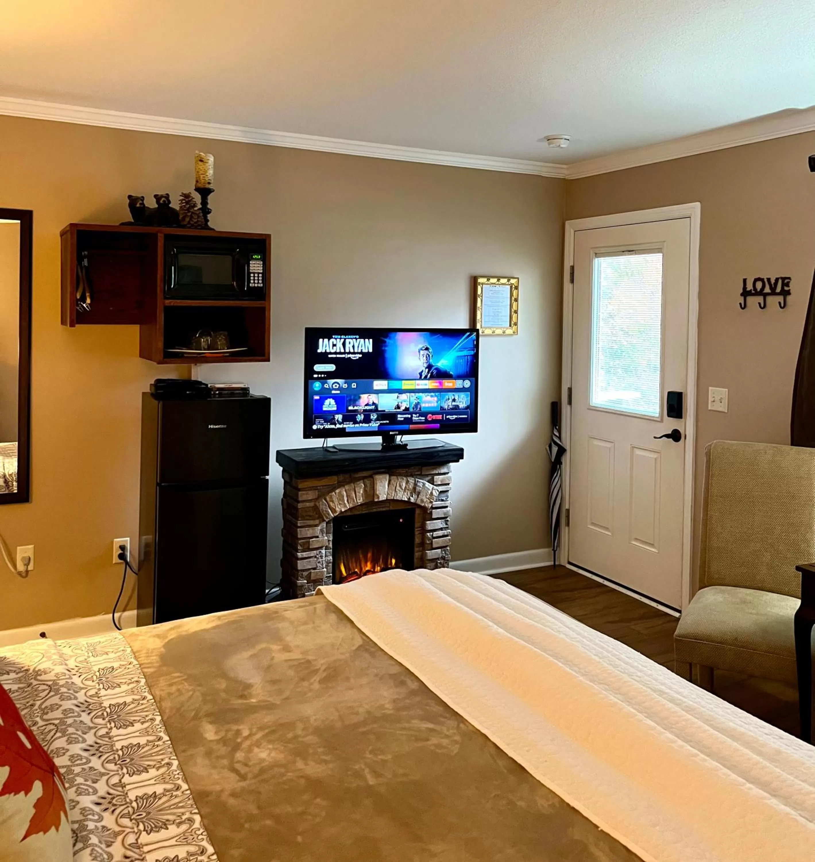 TV and multimedia, TV/Entertainment Center in Grafton Lodge
