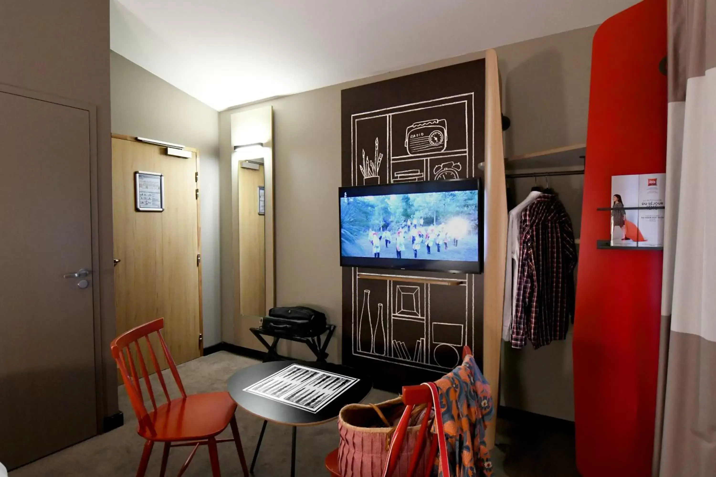 TV and multimedia, TV/Entertainment Center in ibis Nantes Saint Herblain