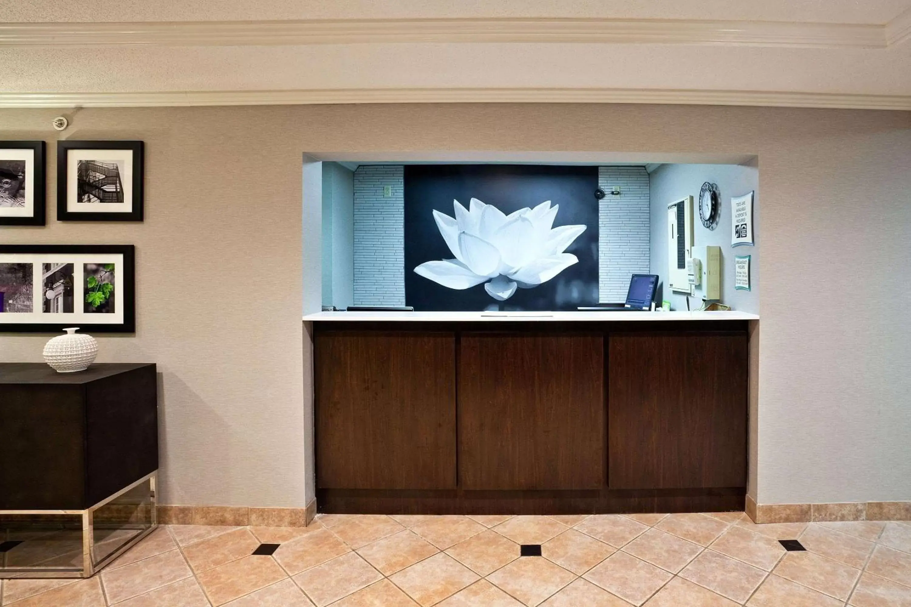 Lobby or reception, Lobby/Reception in La Quinta by Wyndham Cleveland Macedonia