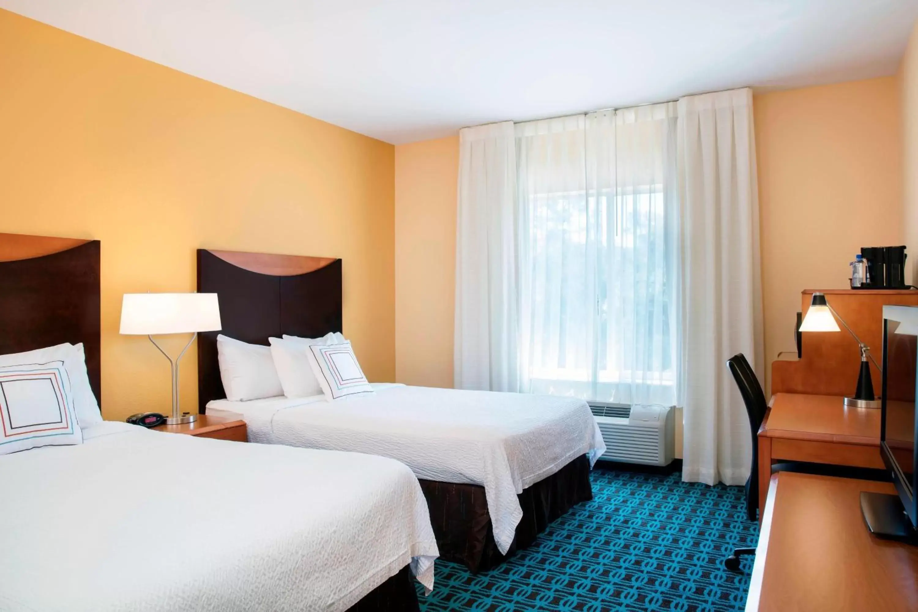 Photo of the whole room, Bed in Fairfield Inn and Suites by Marriott Lakeland Plant City