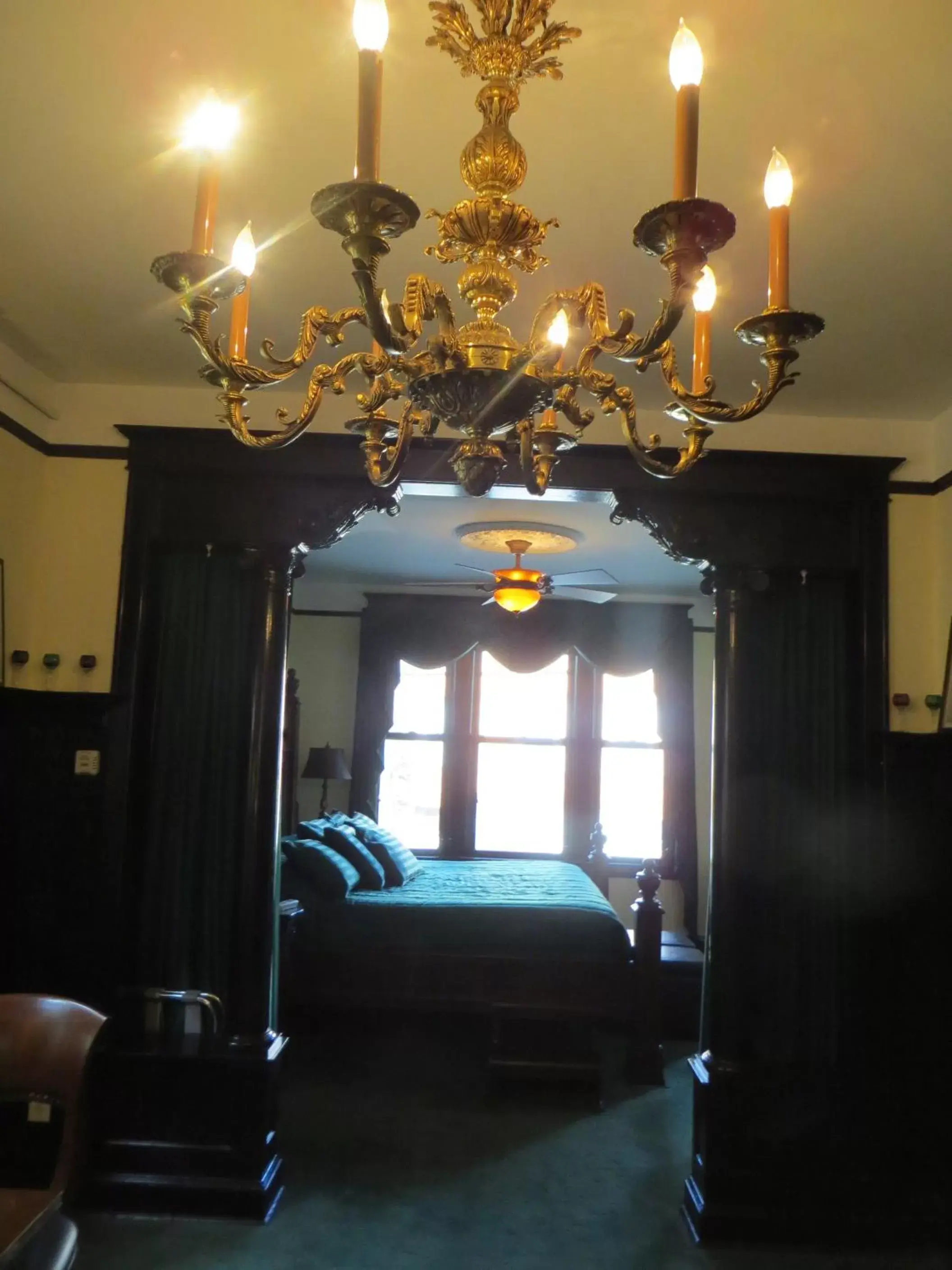 Bedroom, Bed in The Polo Inn Bridgeport U.S.A.