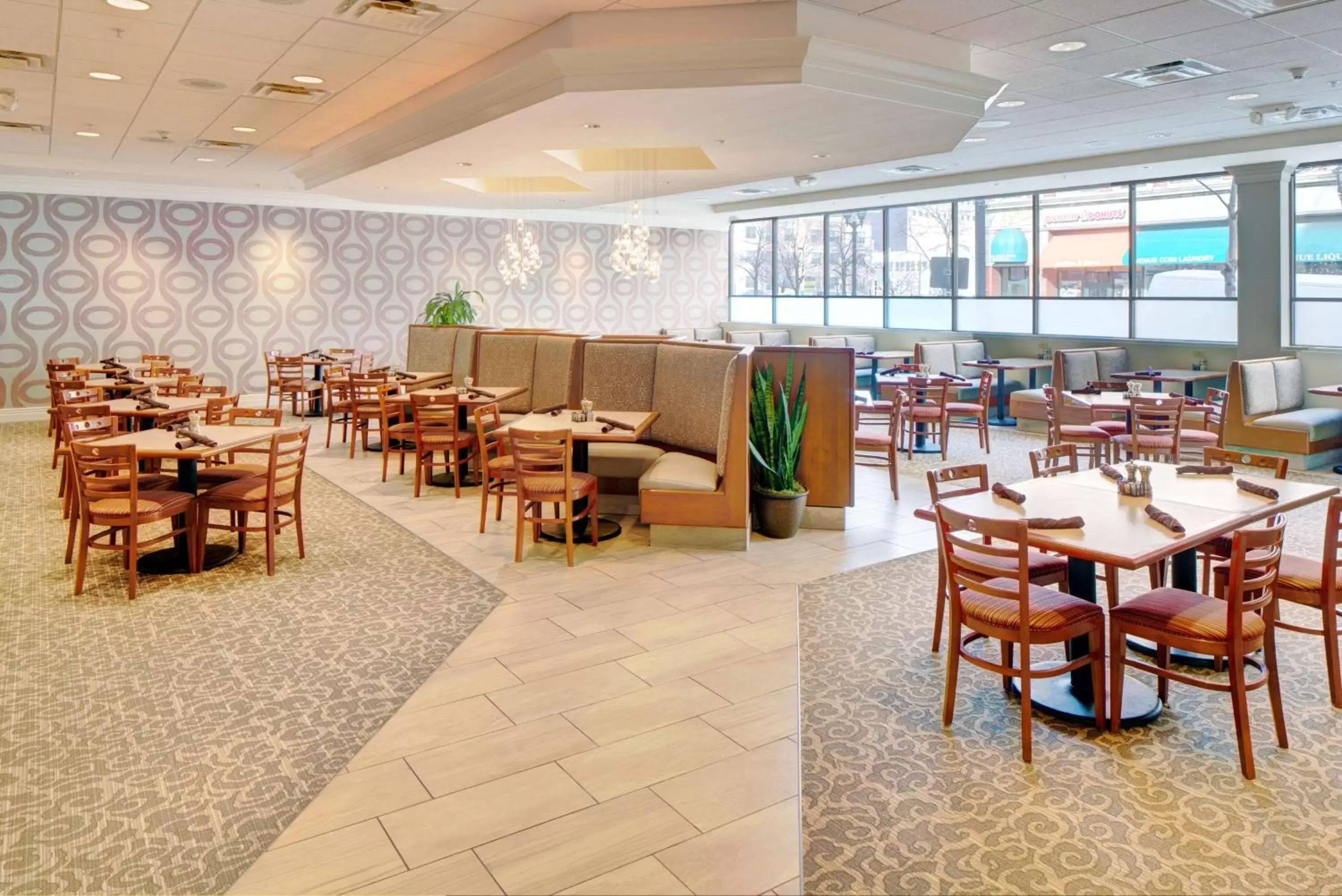 Breakfast, Restaurant/Places to Eat in DoubleTree by Hilton Milwaukee Downtown