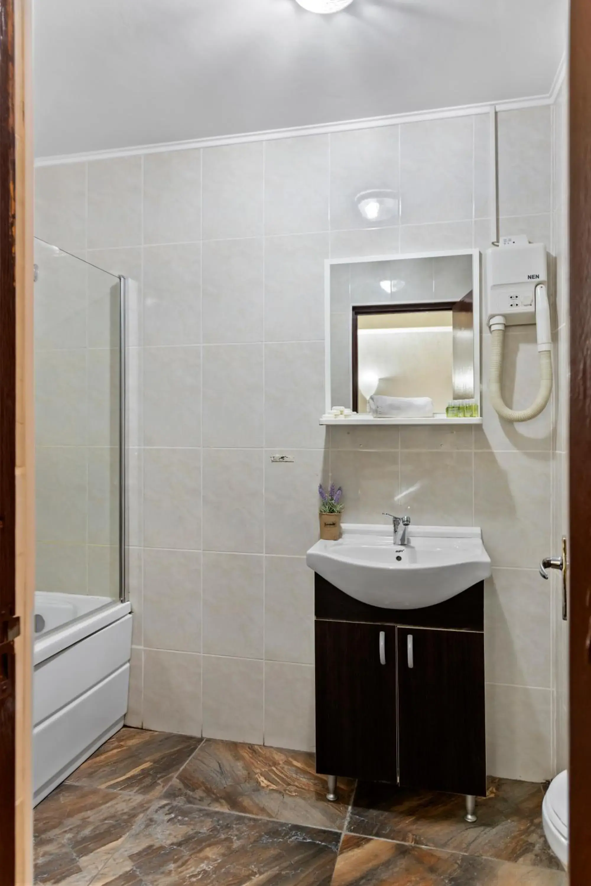 Bathroom in Hotel Charter Otopeni